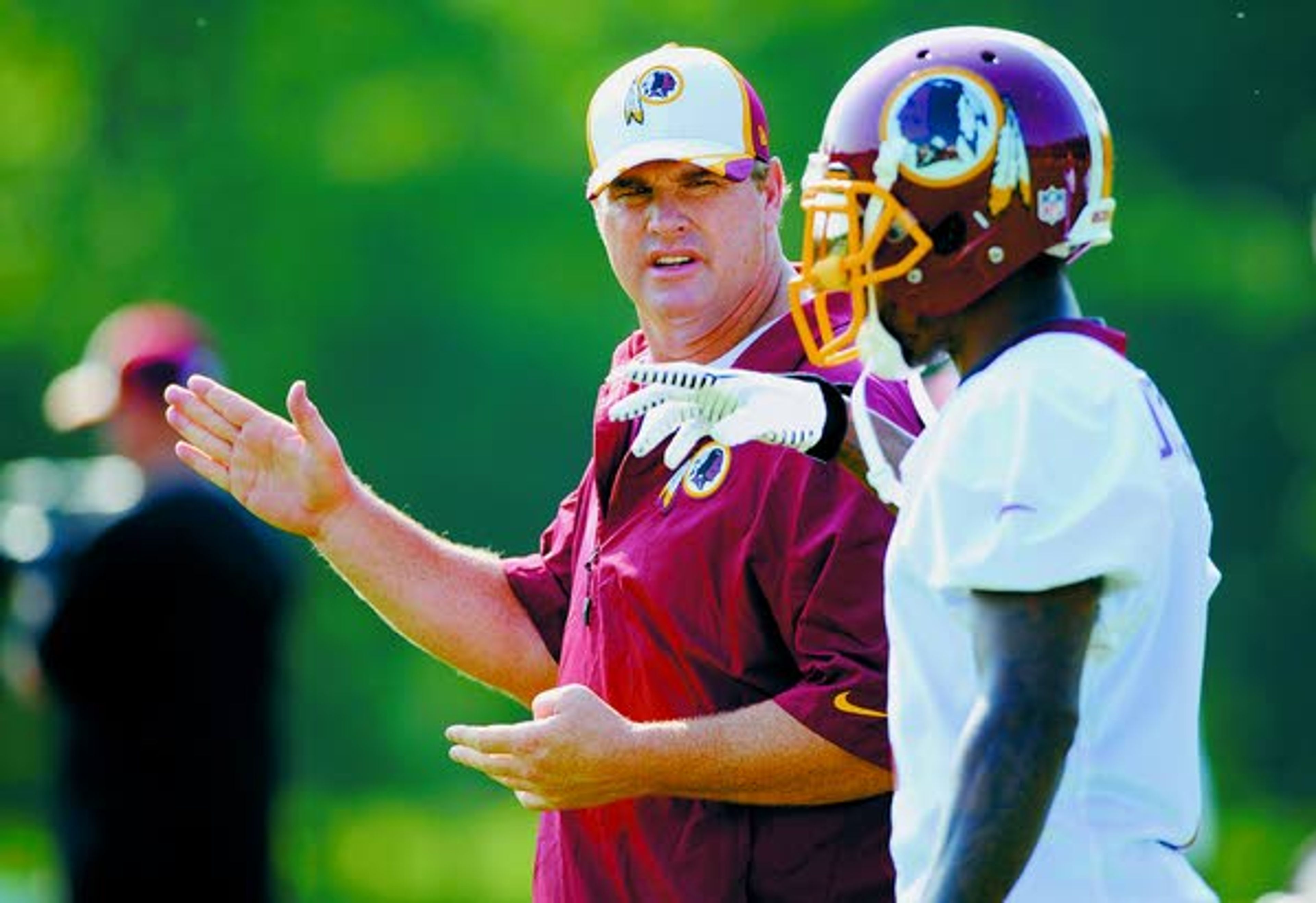 US Patent Office finds Washington Redskins' name offensive