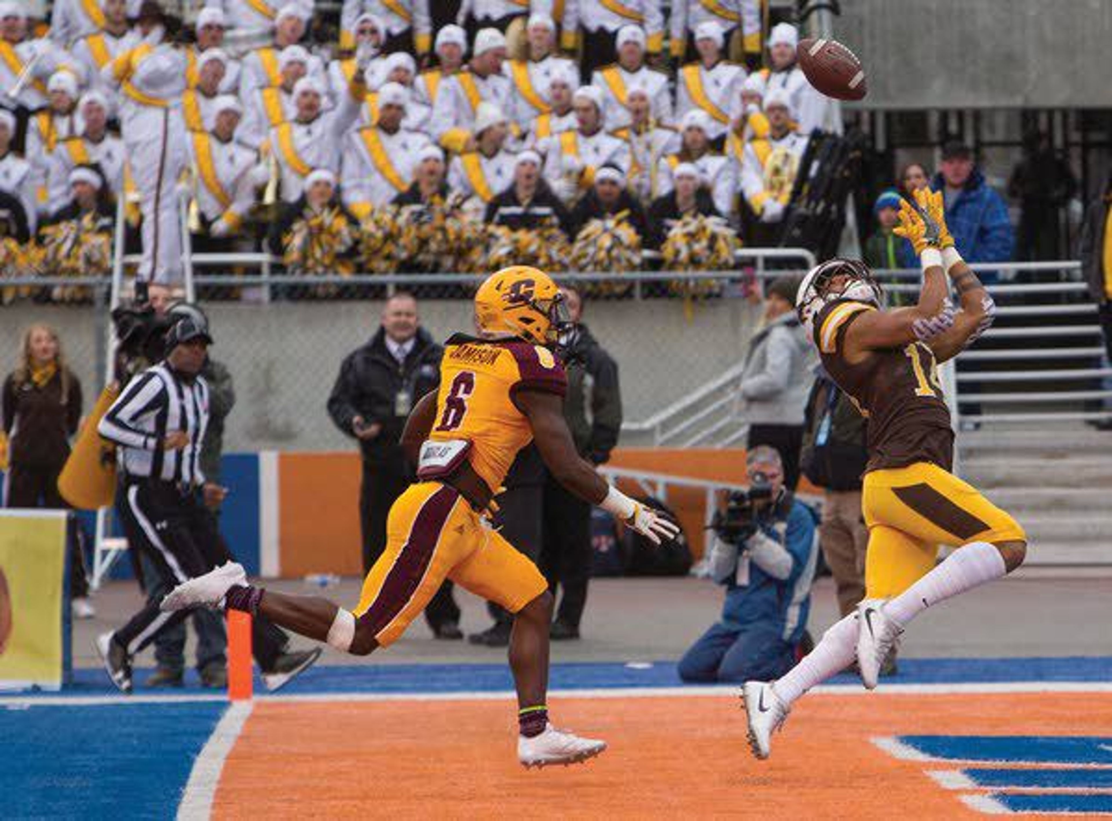 Wyoming routs Central Michigan in Famous Idaho Potato Bowl