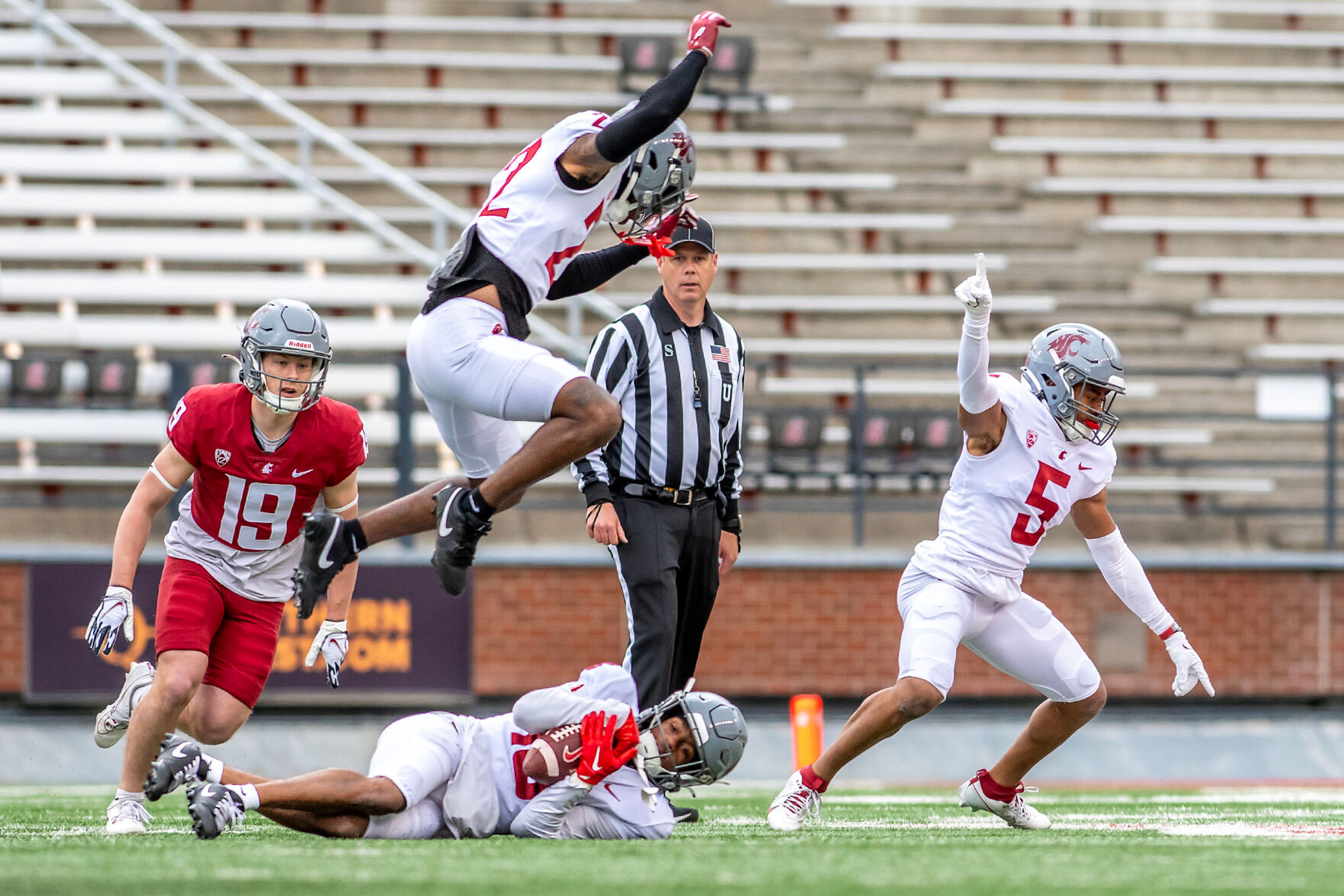 Gray defensive back Jaylon Edmond pulls in a catch in a quarter of the Crimson and Gray Game at Washington State University in Pullman.