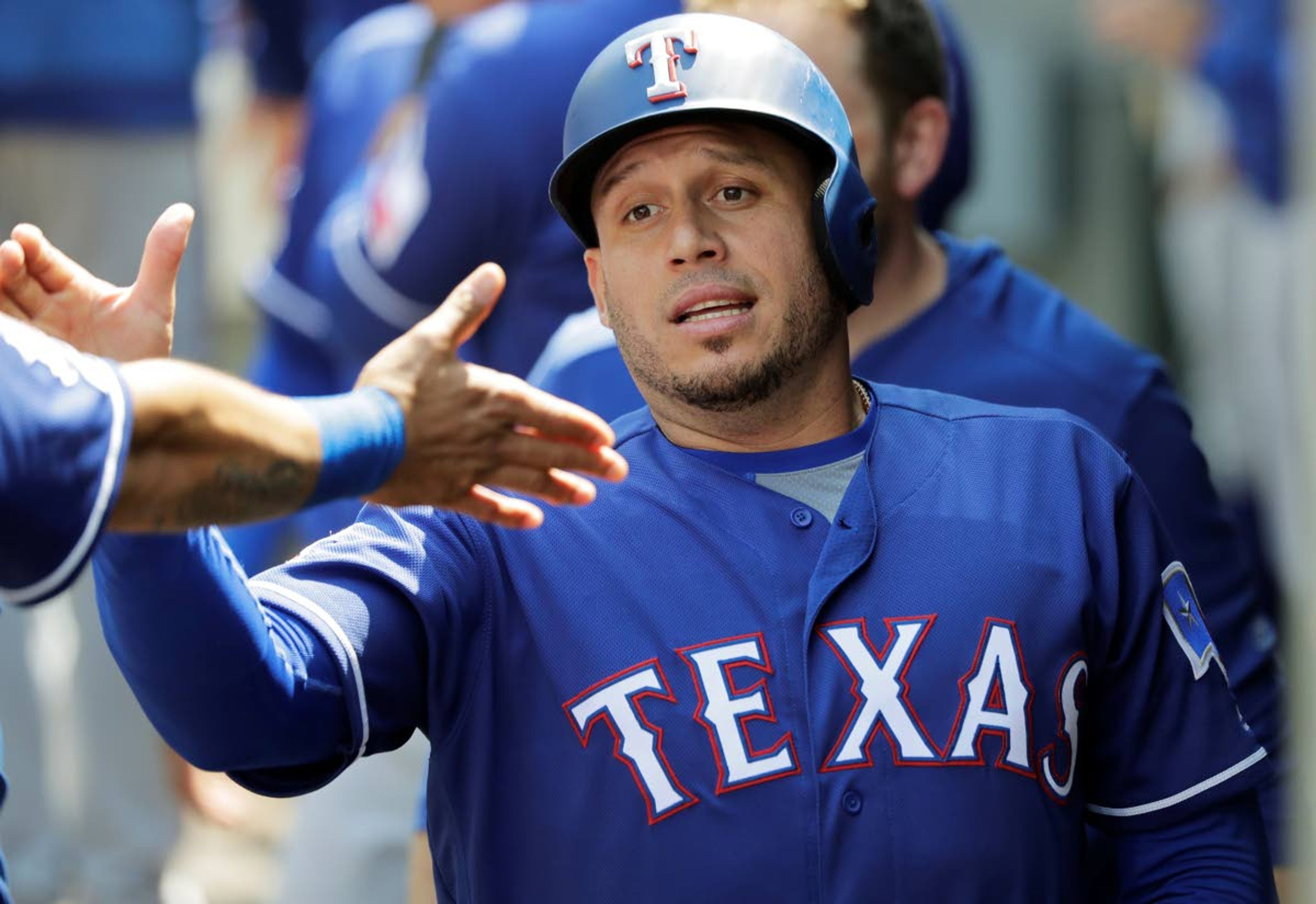 Rangers take advantage of Mariners miscues, rally to win 87