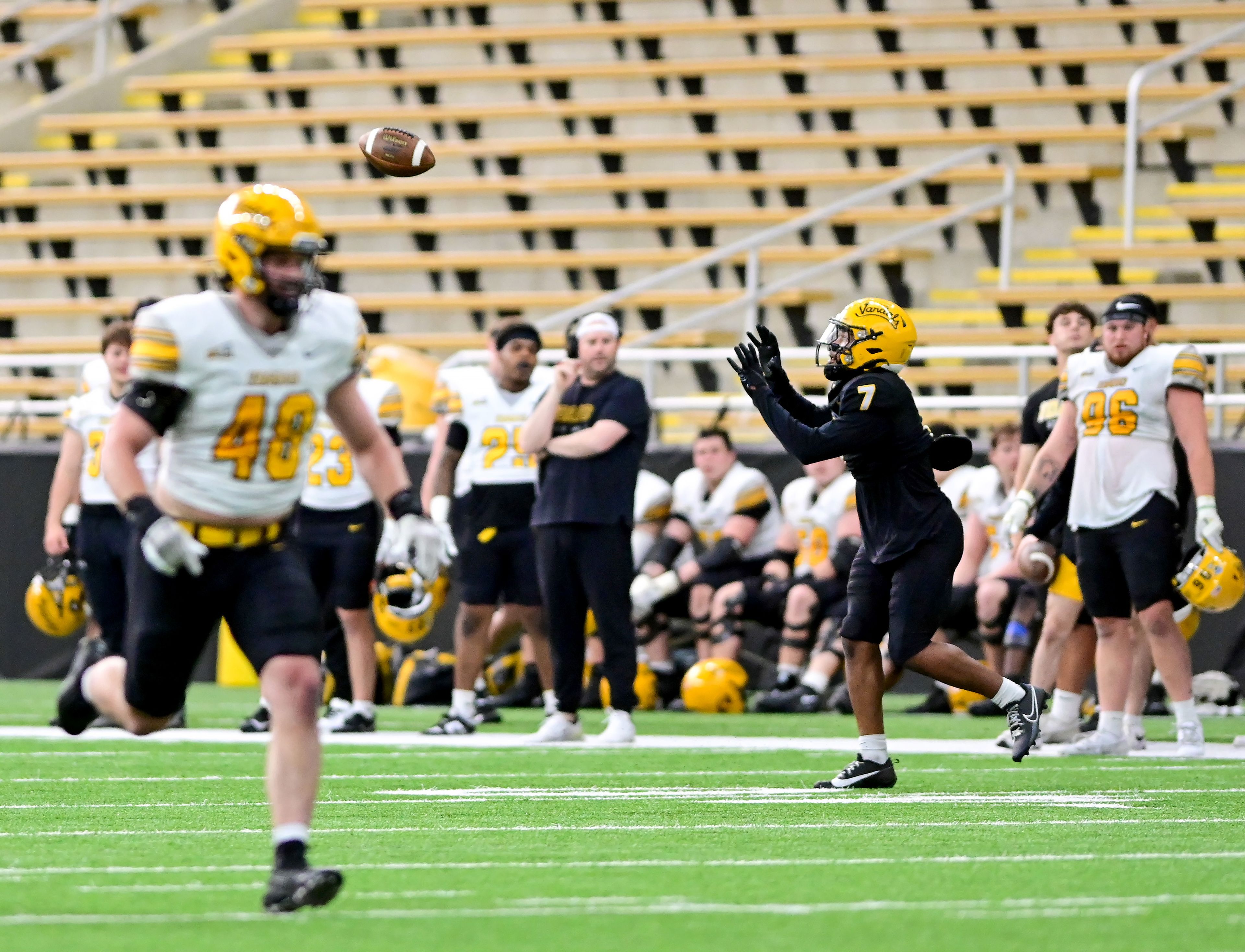 Vandals running back Deshaun Buchanan (7) prepares to catch a pass during the annual spring game at the P1FCU Kibbie Dome in Moscow on Friday.