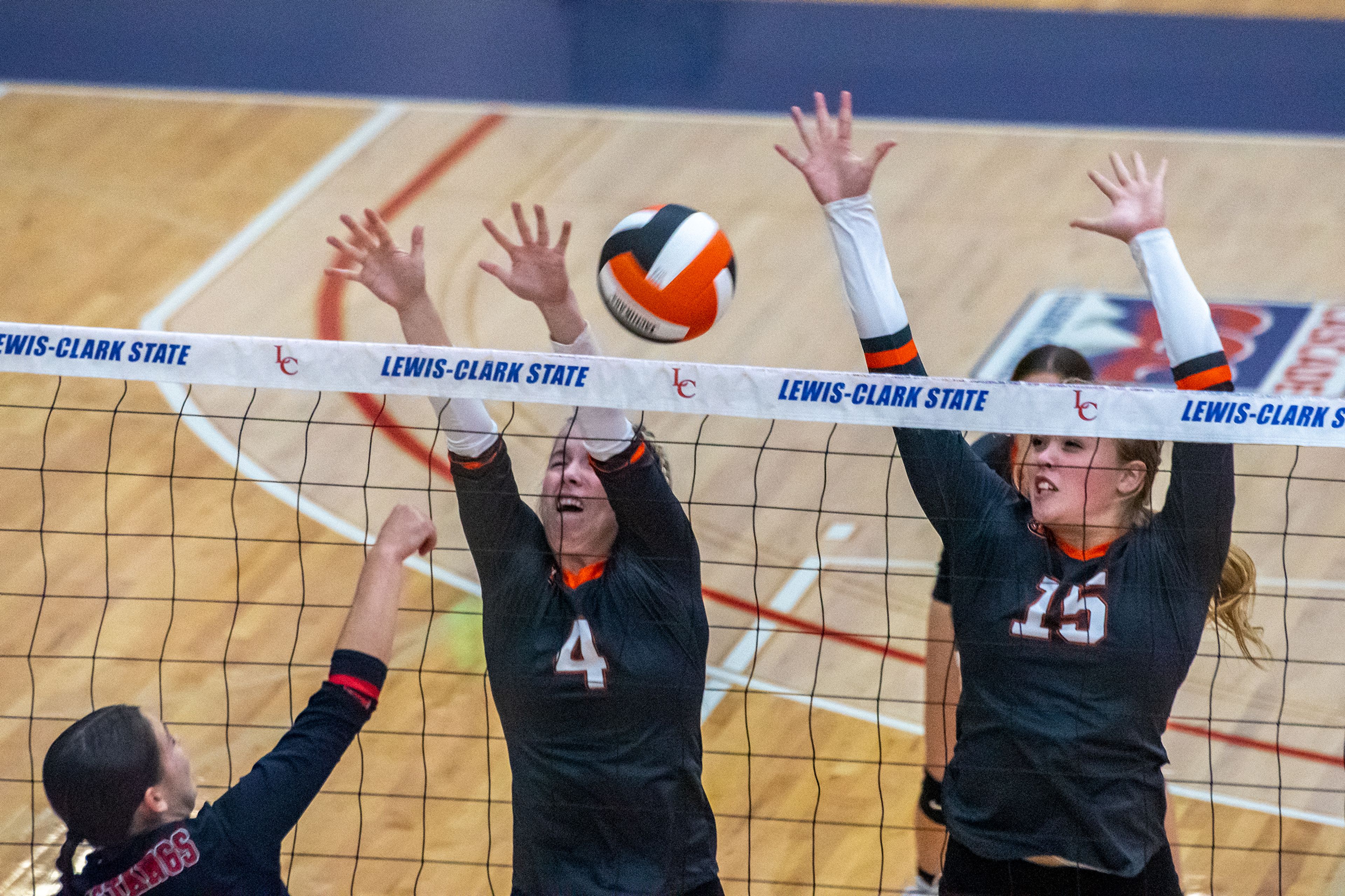 Kendrick setter Ruby Stewart, left, and outside hitter Rose Stewart set up to block a spike against Deary during the Idaho Class 1A Division II district volleyball tournament final at the P1FCU Activity Center in Lewiston on Thursday.