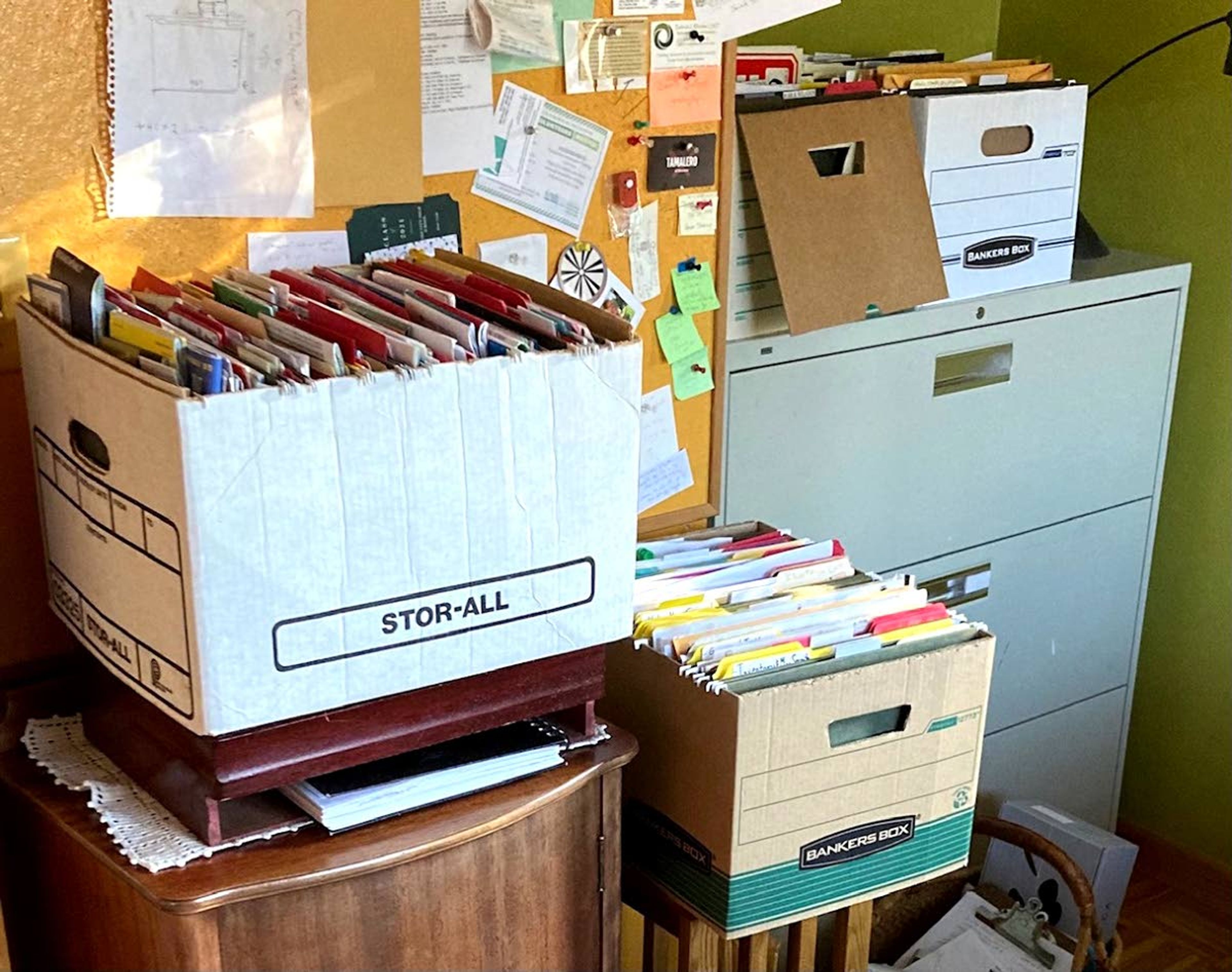 A bee in her bonnet, the author spent much of her weekend getting a handle on a "massive and exciting mess." With the help of a thermos or two of tea, she was able to get her files in order.