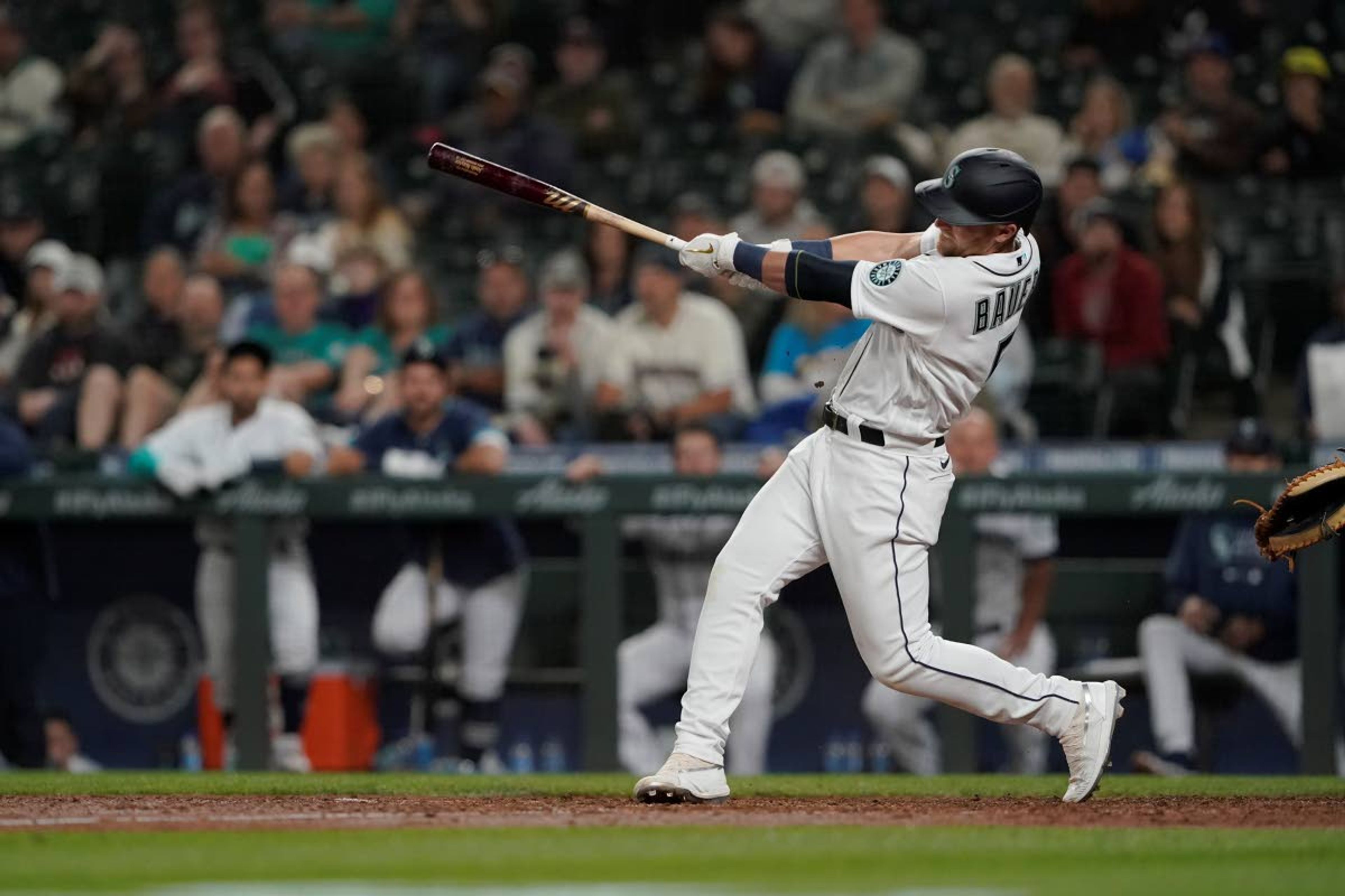 Seattle Mariners' Jake Bauers hits a go-ahead solo home run against the Minnesota Twins during the eighth inning of a baseball game, Monday, June 14, 2021, in Seattle. (AP Photo/Ted S. Warren)