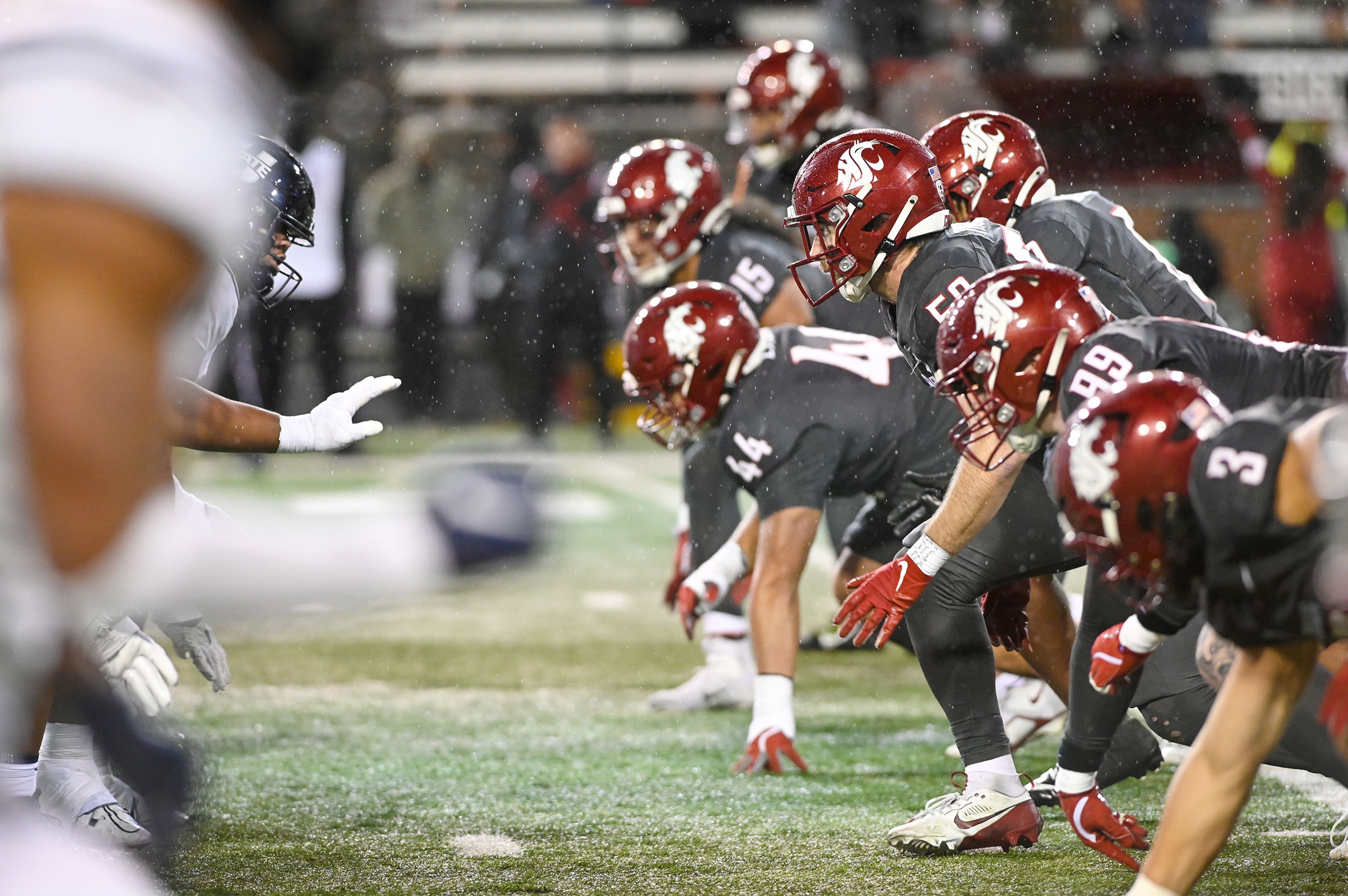 No. 20 Washington State cruises to late-night win over Utah State