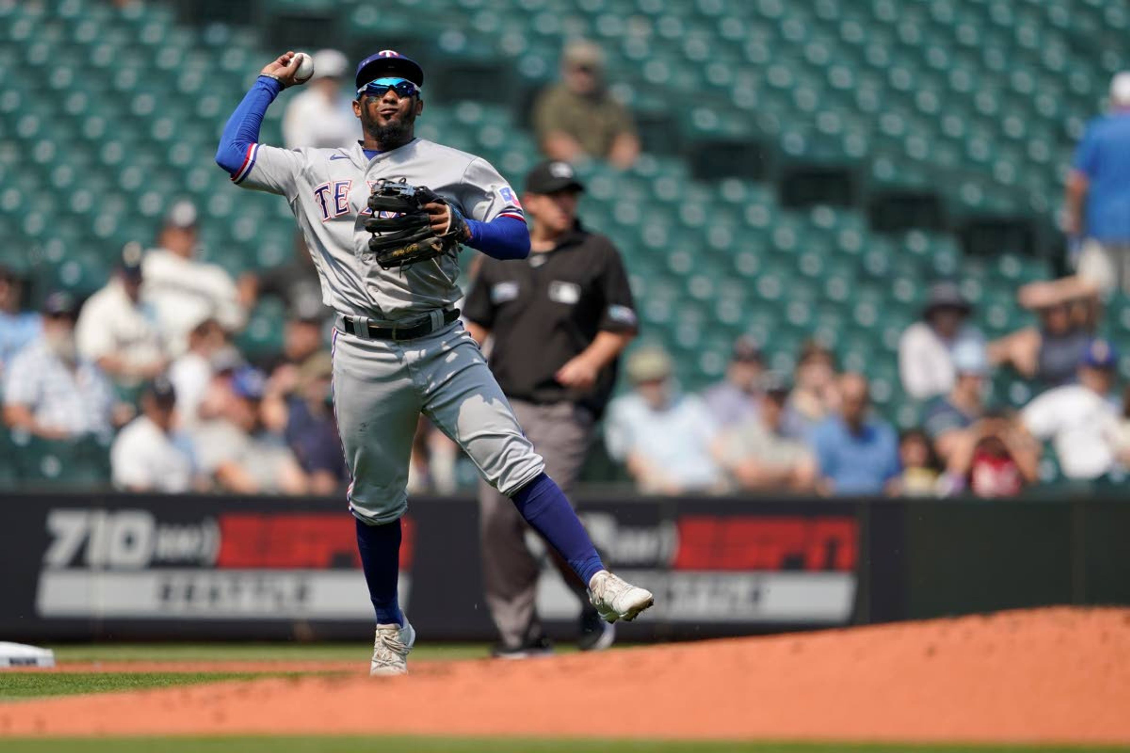 Gonzales throws 2hitter, M’s win 31