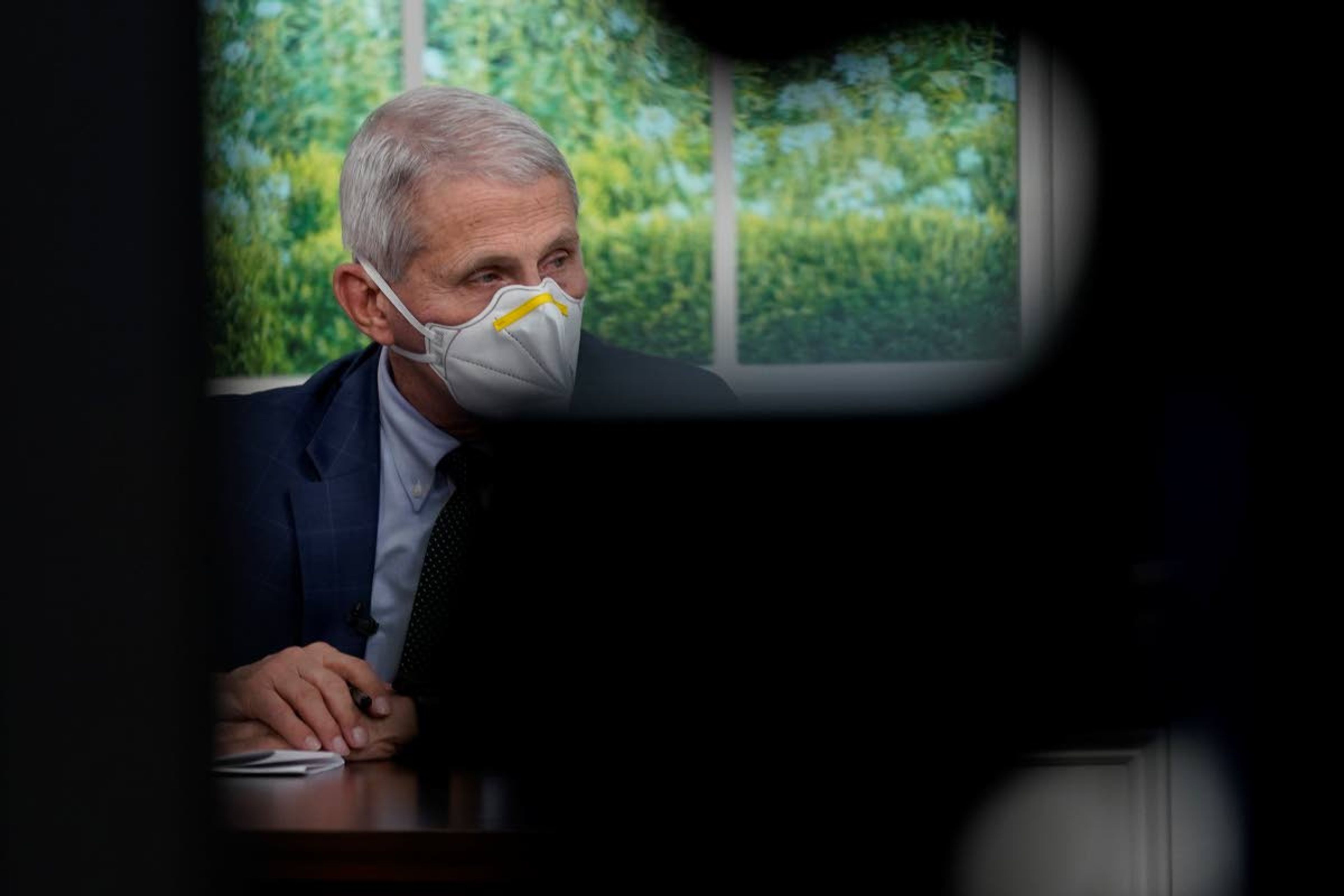 Fauci U.S. should consider vaccine mandate for air travel