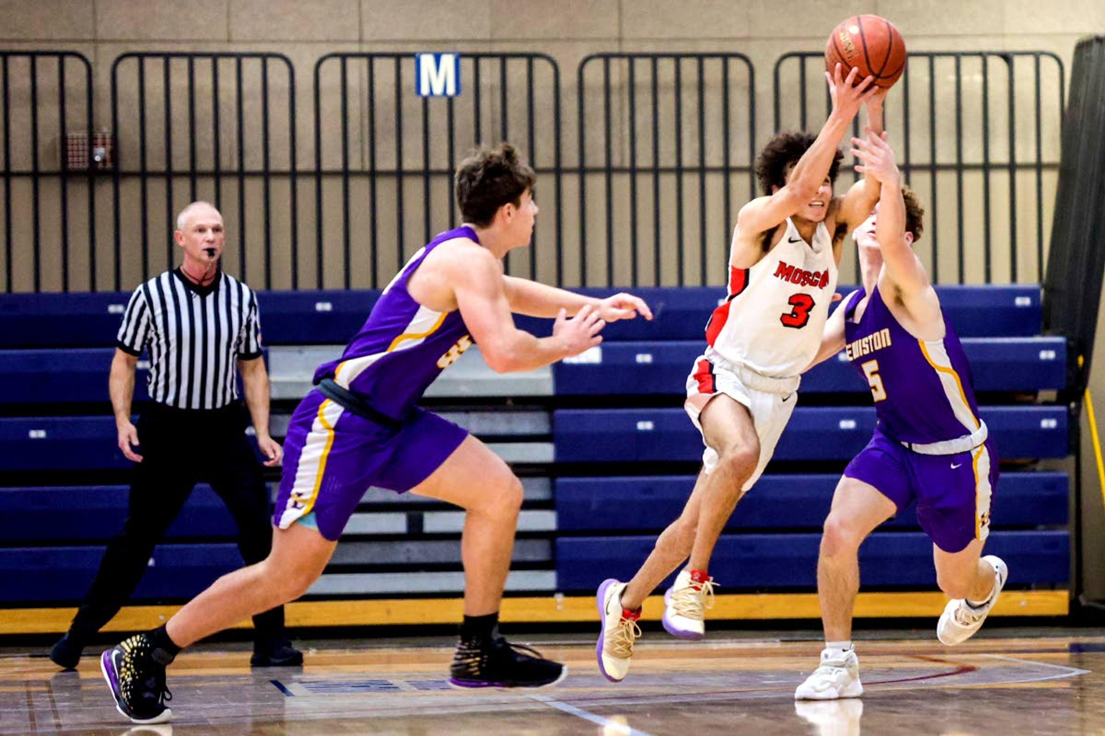Lewiston boys edge past Moscow in hoops tournament semis