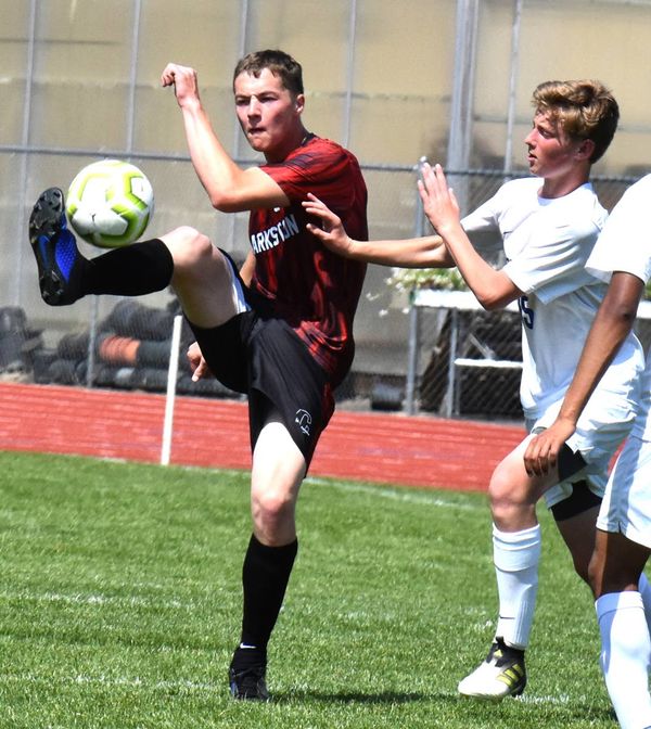 Baiye boosts Bantams past Hounds in playoffs