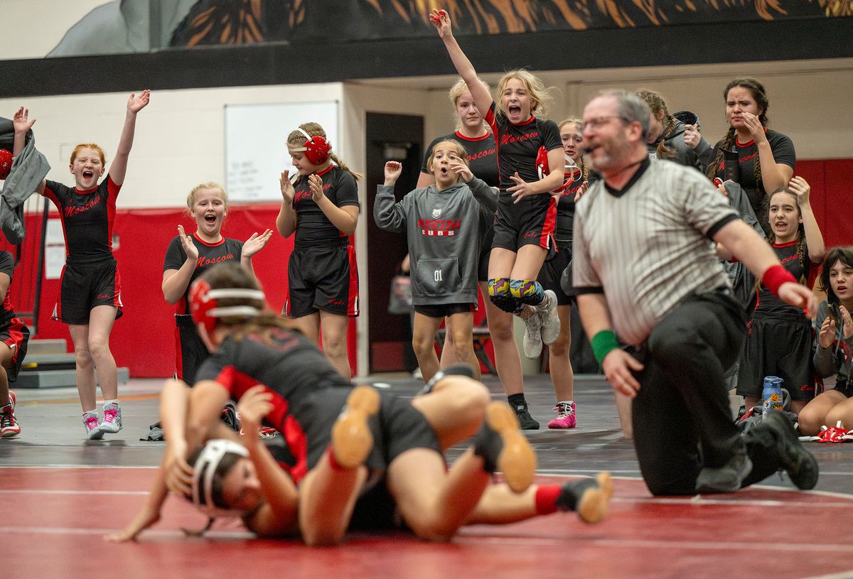 Moscow starts first girls wrestling team