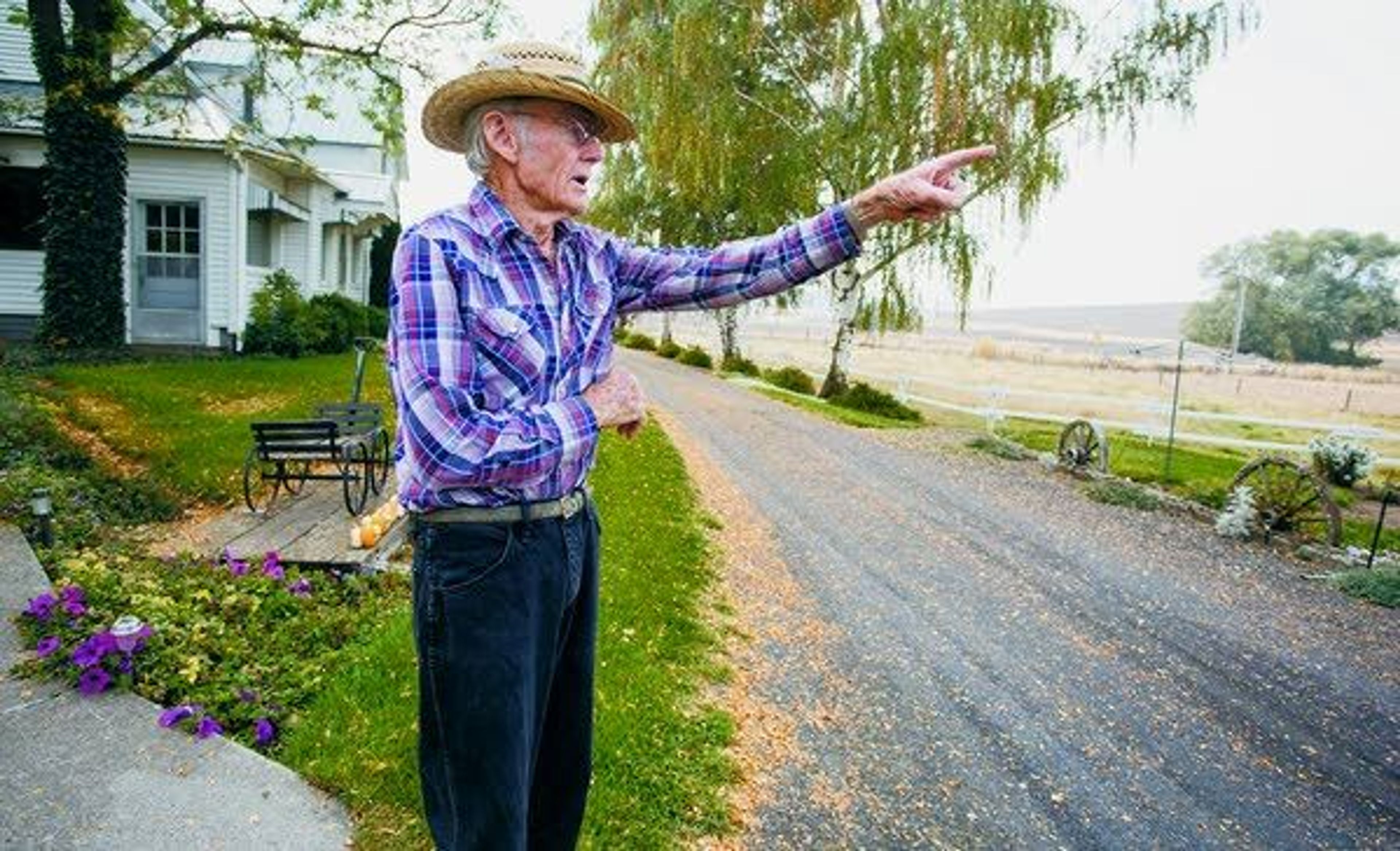 Ralph Emmett Jennings talks Sept. 23 about his family farm south of Pullman.