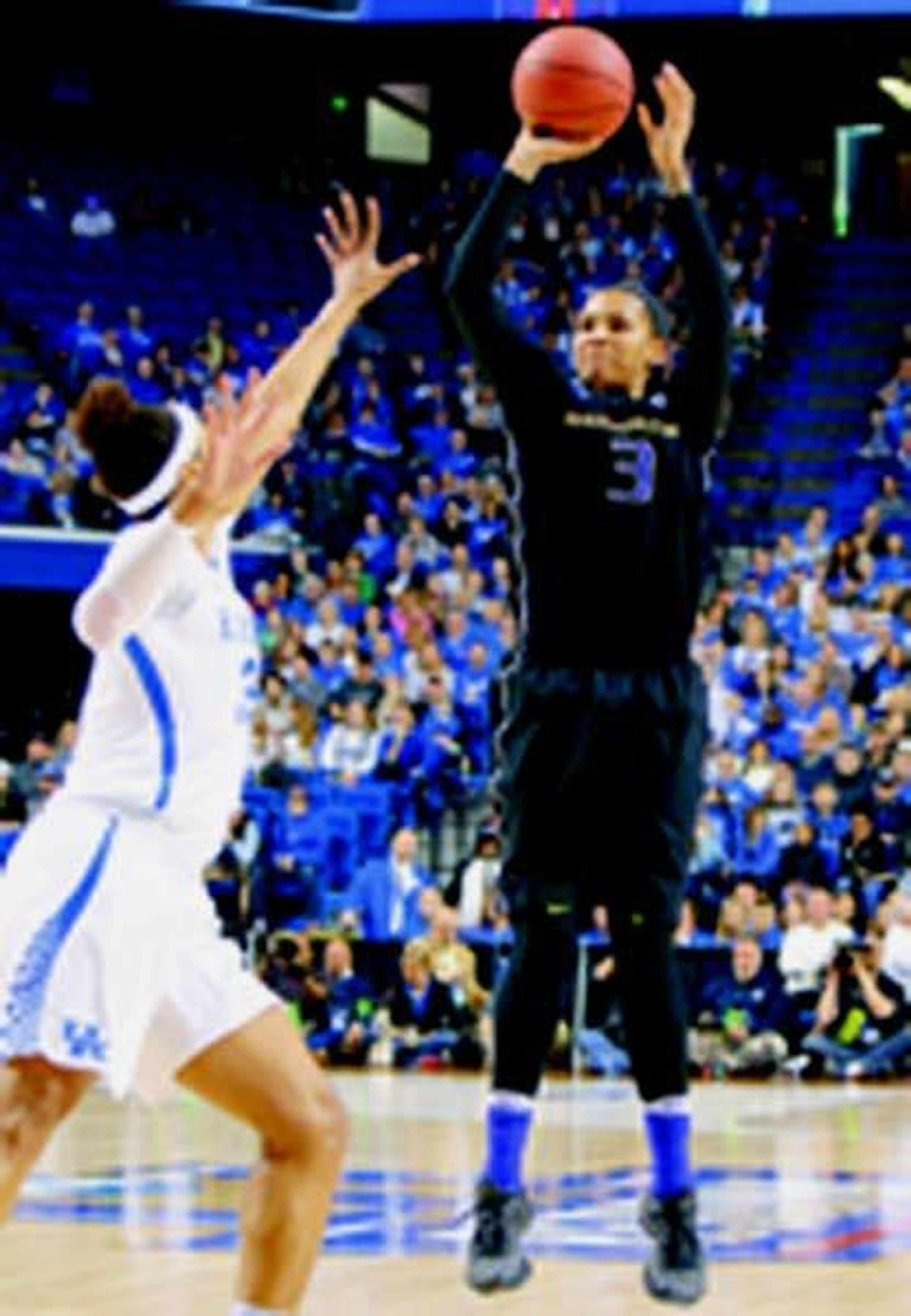 Washington women shock Kentucky to reach Elite Eight