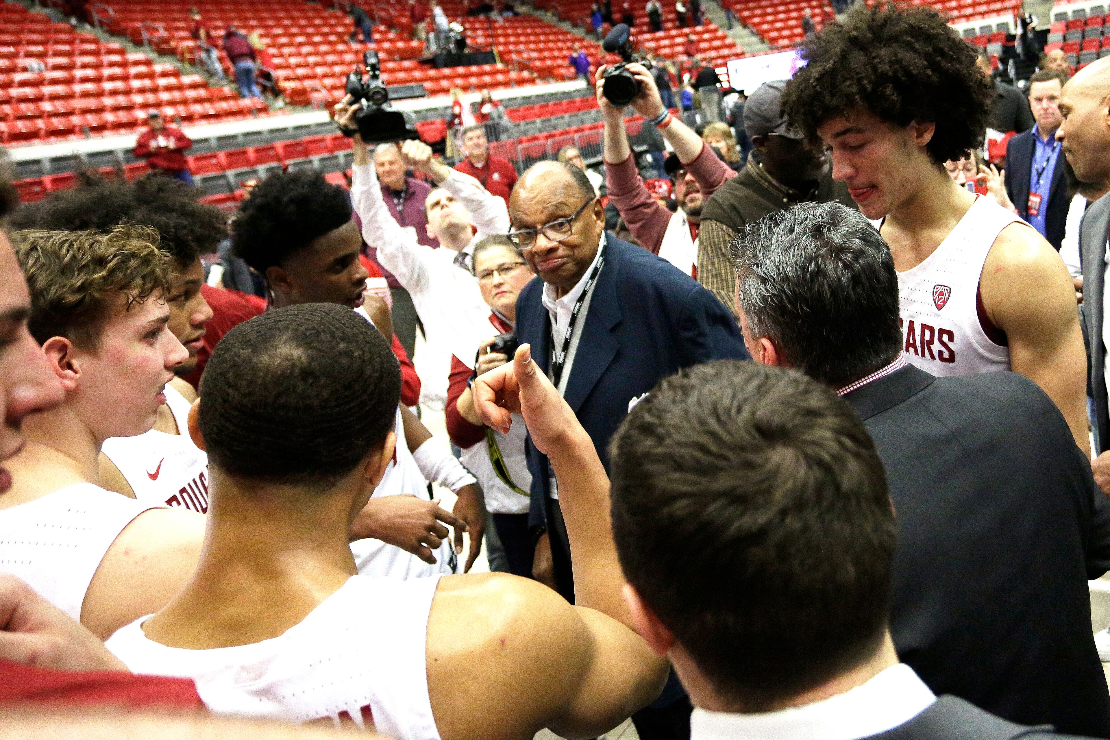 Former Washington State basketball head coach George Raveling, center, speaks the current team after an NCAA college basketball game between Washington State and Washington in Pullman, Wash., Sunday, Feb. 9, 2020. (AP Photo/Young Kwak)