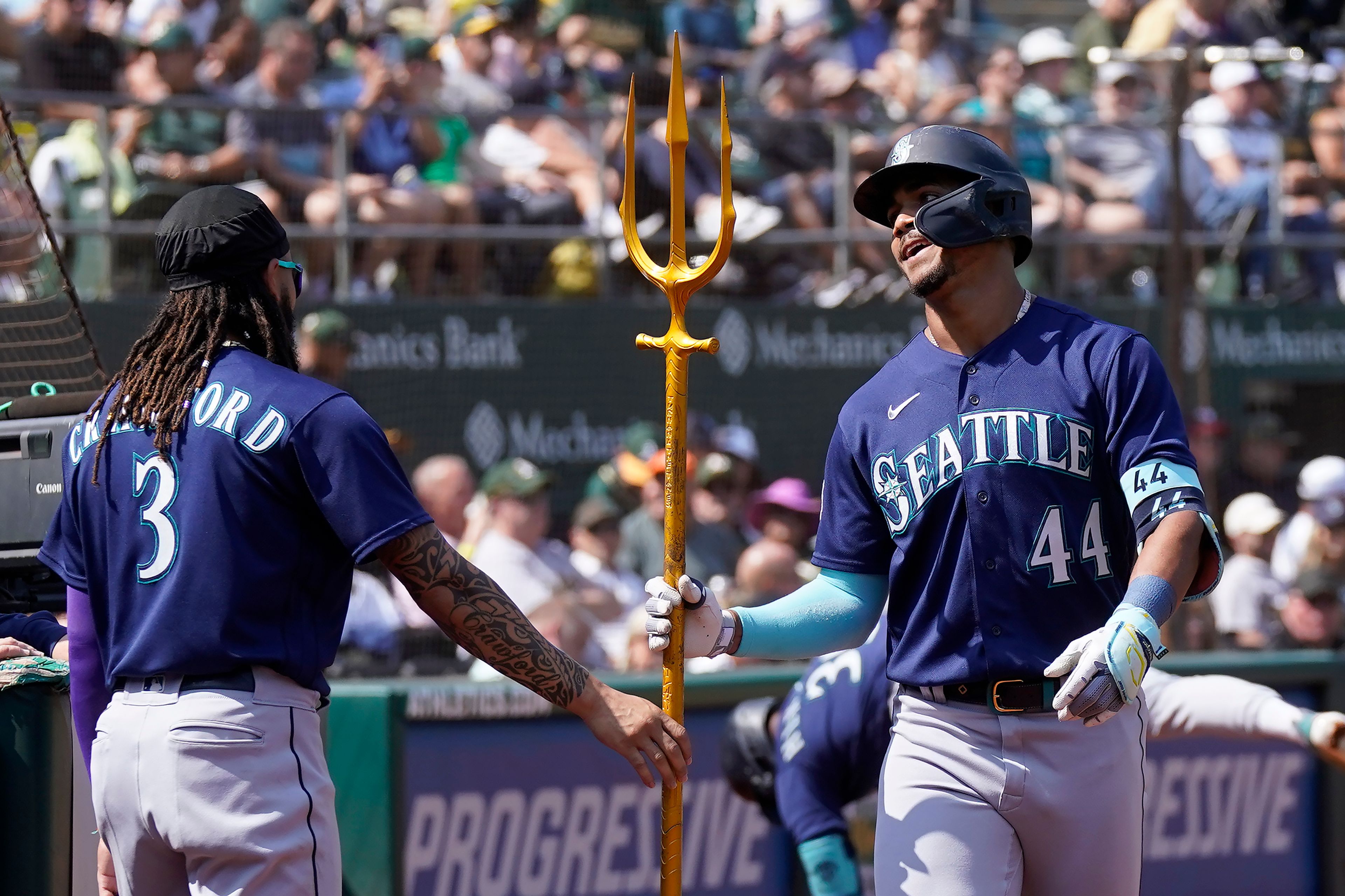 Canzone drives in four as Mariners complete threegame sweep