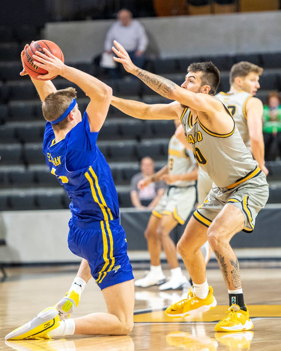 Vandals stun No. 9 mid-major