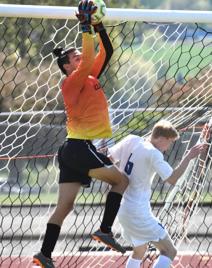 Baiye boosts Bantams past Hounds in playoffs