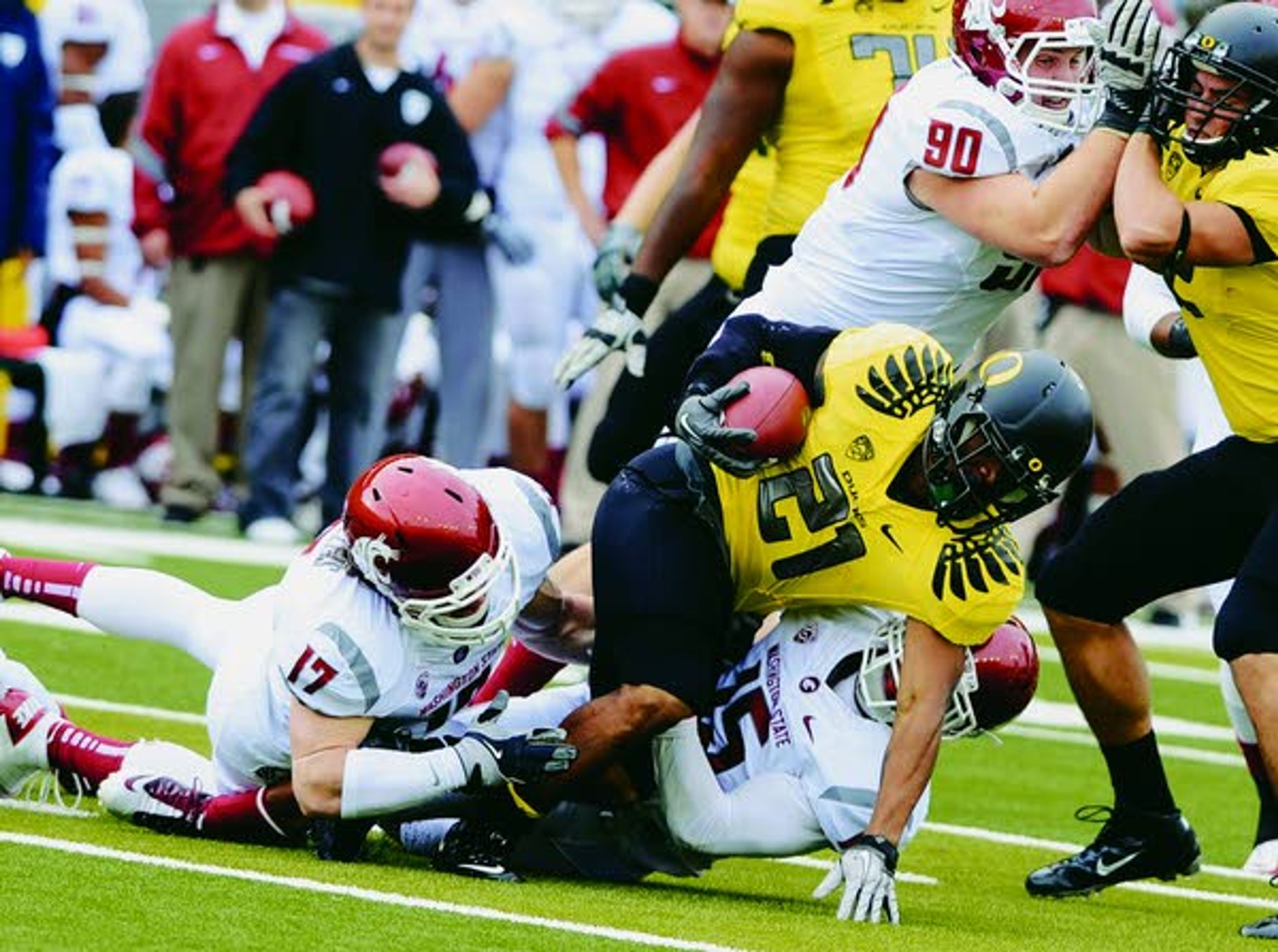 Oregon's LaMichael James (21) runs against
Washington State's Alex Hoffman-Ellis (17) and Tyree Toomer (15) in
the first half of an NCAA football game, Saturday, Oct. 29, 2011,
in Eugene, Ore. (AP Photo/Greg Wahl-Stephens)