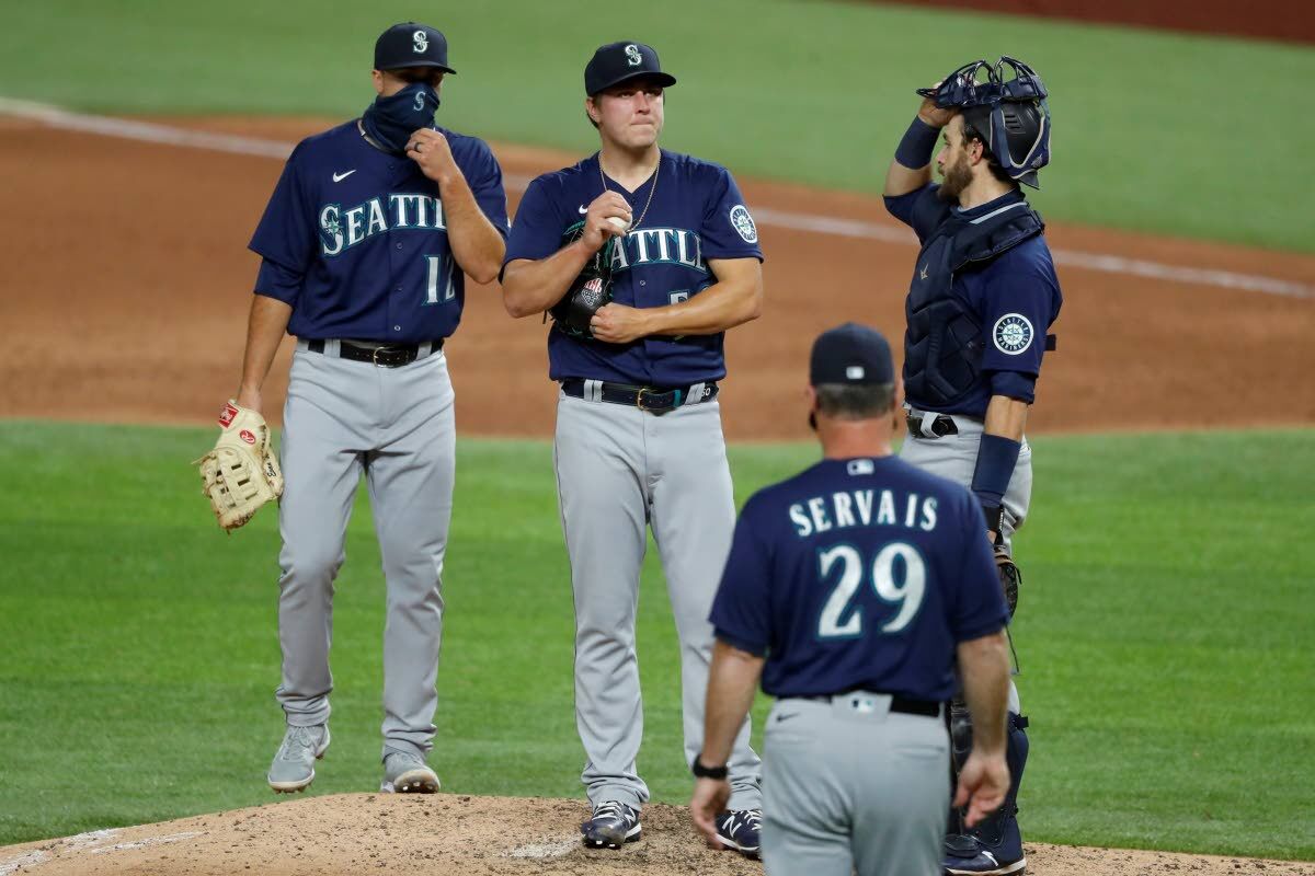 Mariners bullpen breaks down late