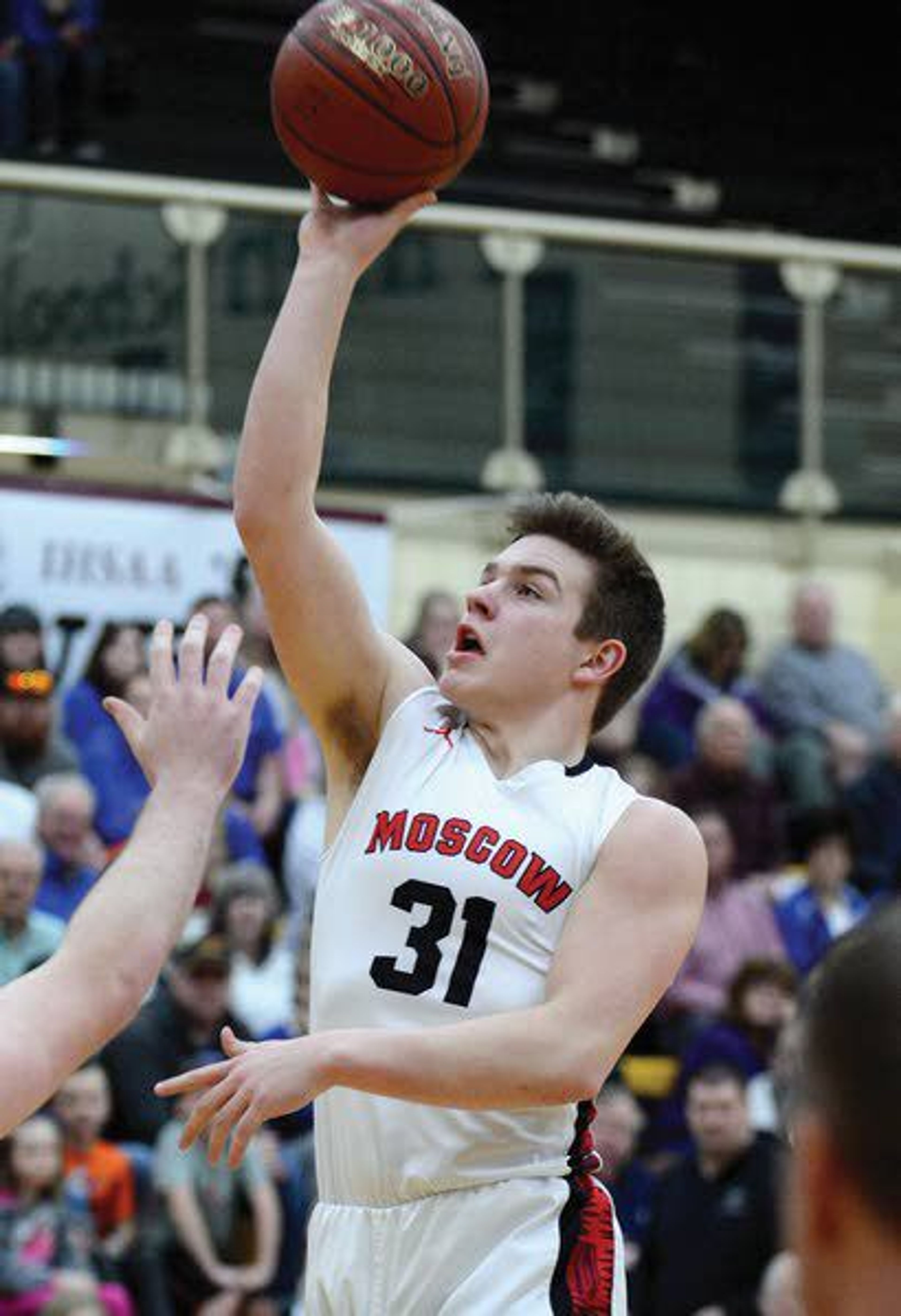 Topranked Preston scoots away from Bears