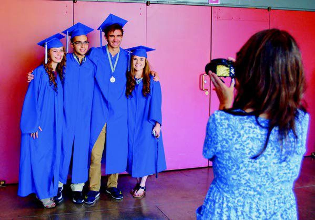 Pullman High graduates steal the show