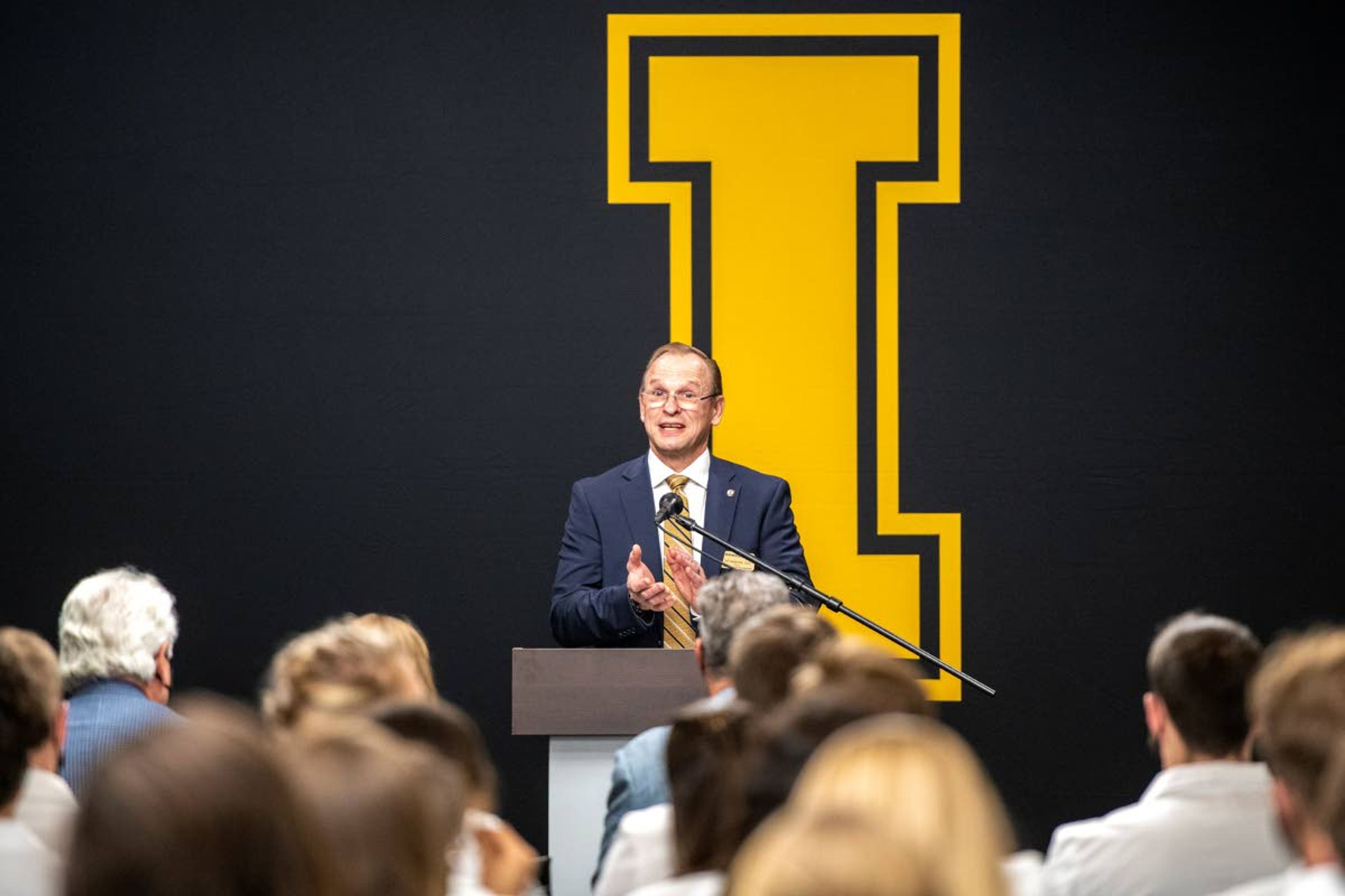 Director Jeff Seegmiller, of WWAMI Medical Education Program, speaks to a crowd of medical students prior to a ribbon cutting in honor of the new Norco classroom at the WWAMI Medical Education Building in Moscow on Monday night.