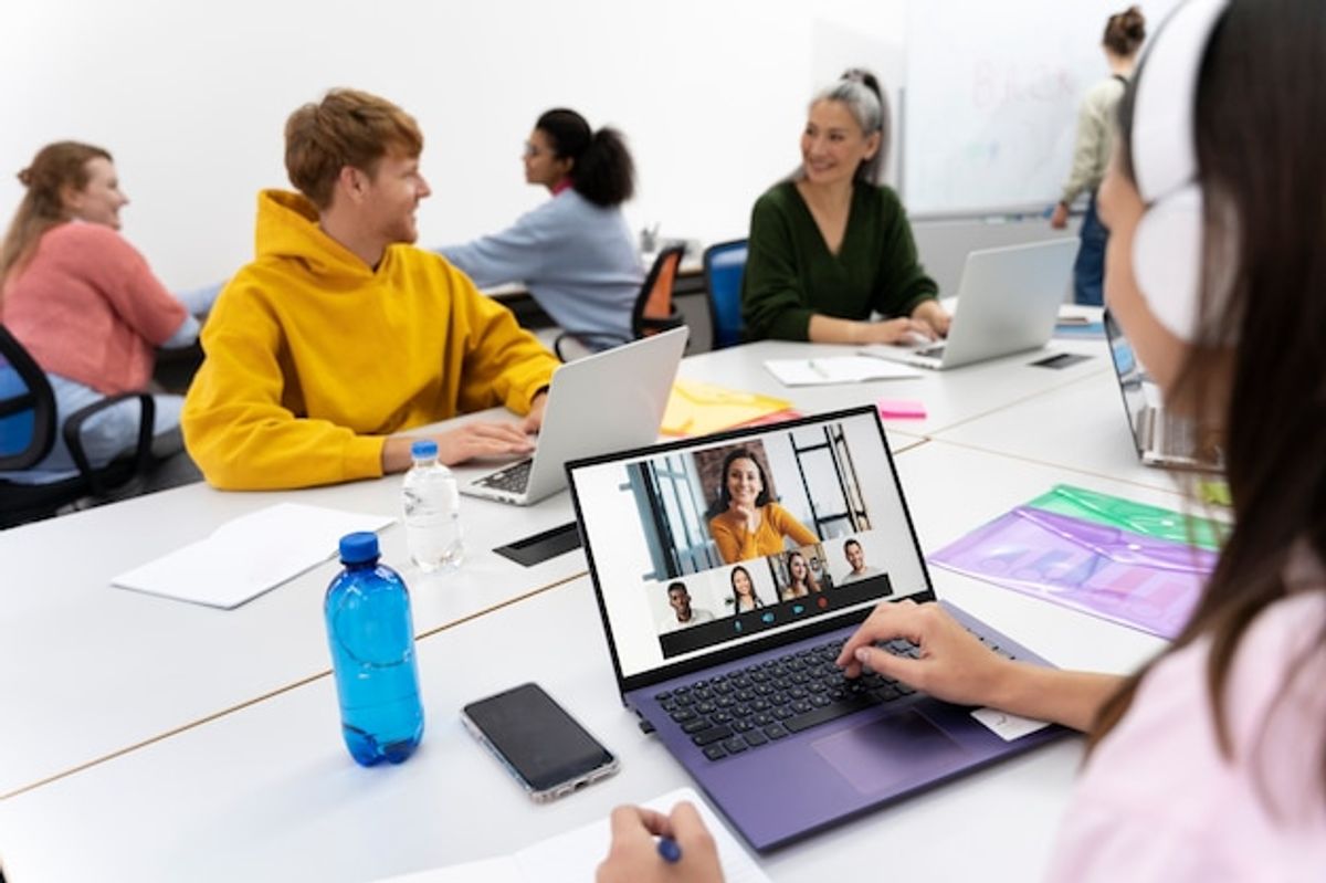 Tech Innovations in Education: How Virtual Classrooms Are Ch...