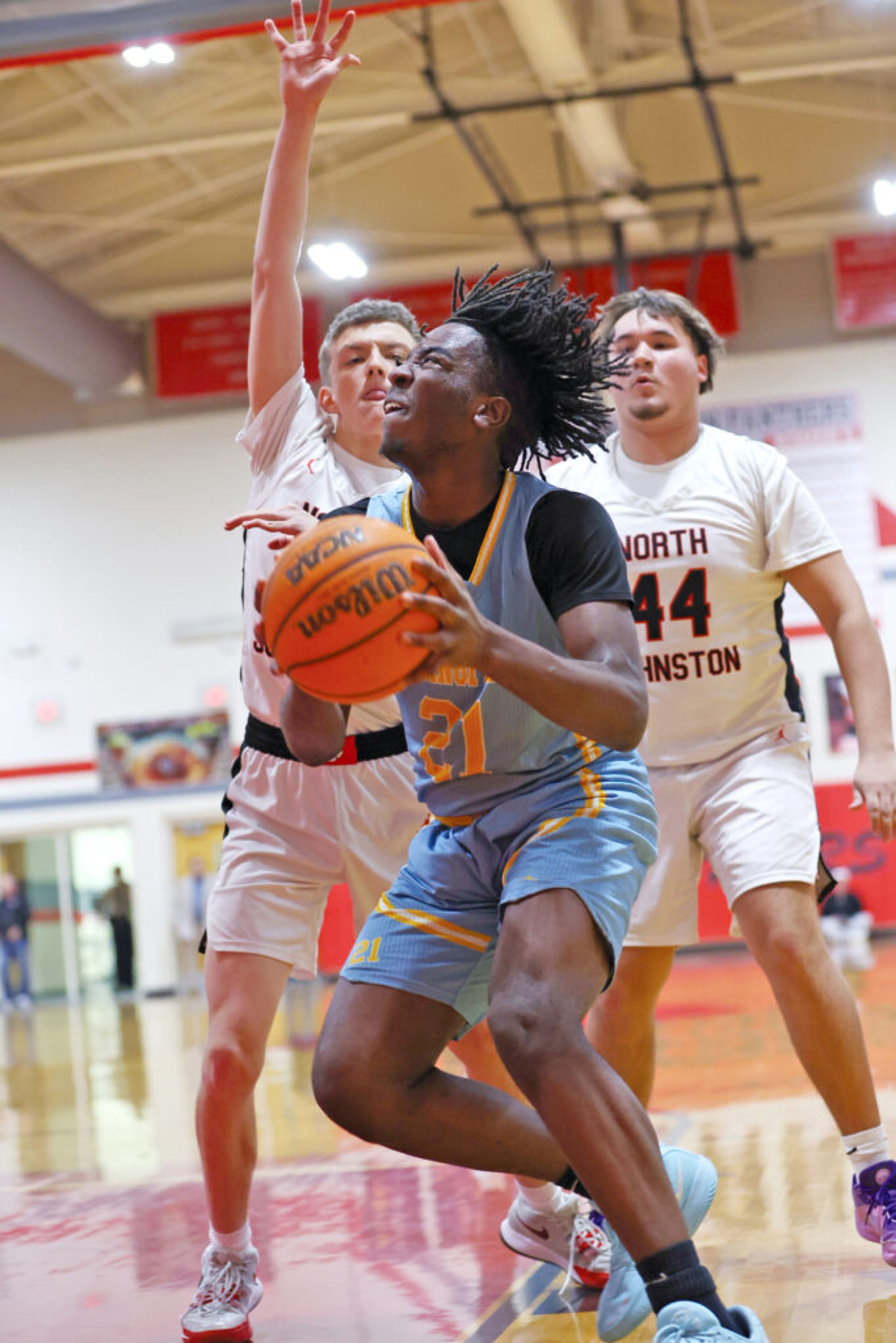 Beddingfield's Jhion Ashby (21) drives on the baselines as North Johnston's Cameron Cuddington and Christian Gachuz (44) look on during Friday’s game at North Johnston.