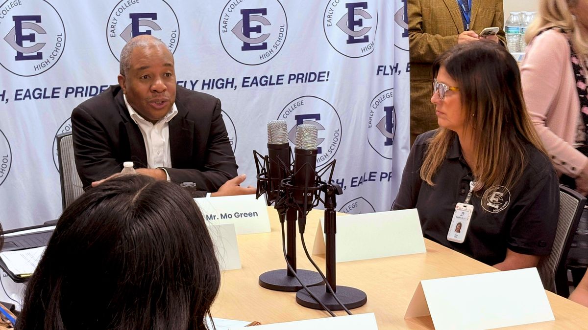 NC Superintendent Mo Green pays special visit to Nash Early College High School