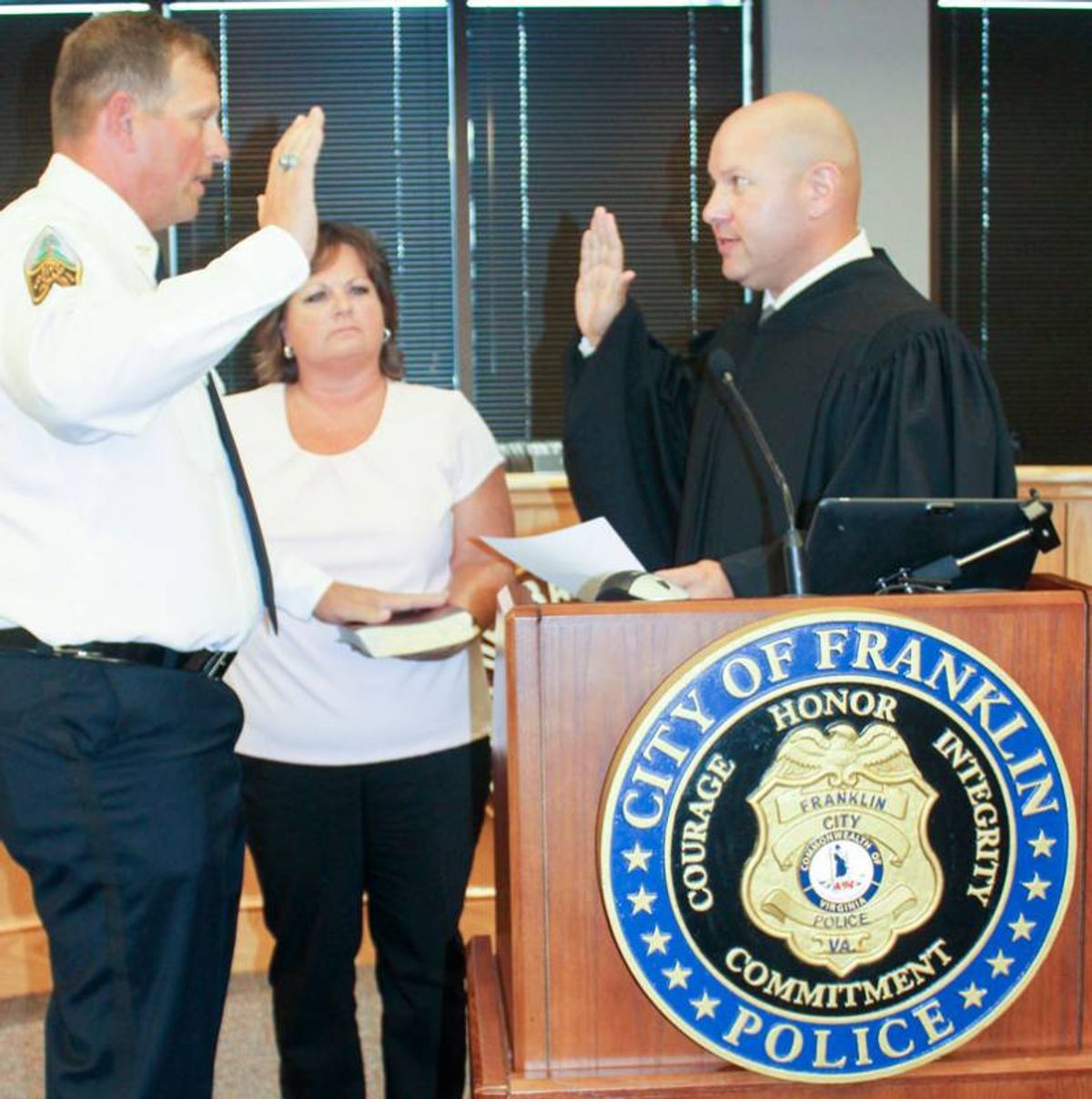 Franklin police chief sworn in