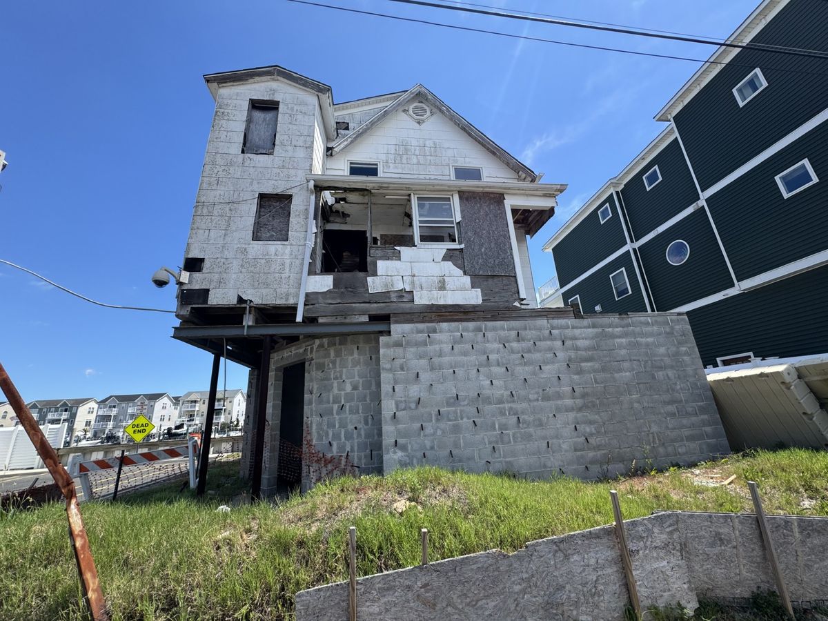 Neighbors ask Wildwood for Action on Long-vacant House
