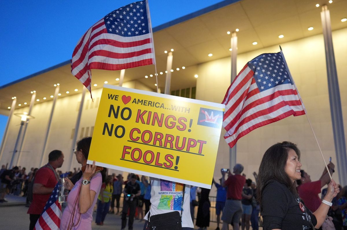 Thousands join 'Hands Around the Kennedy Center' protest as Trump threatens to tear it down; board voted to close indefinitely after judge blocked name return