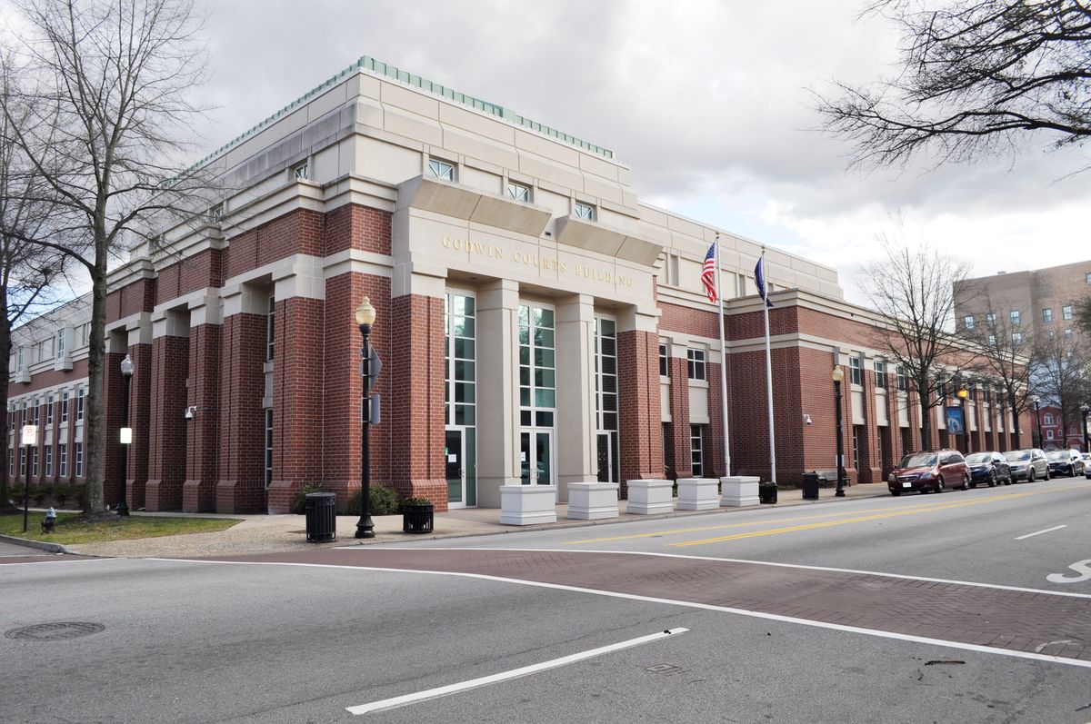 Suffolk courthouse prepares for cellphone access law