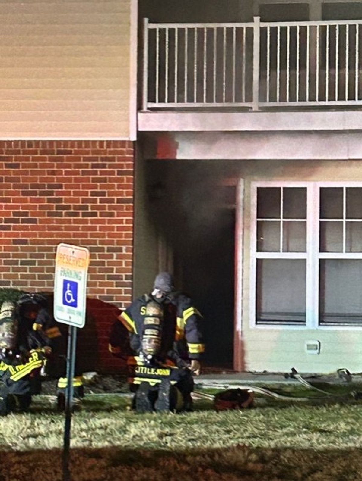 Early morning Suffolk apartment fire leaves family displaced