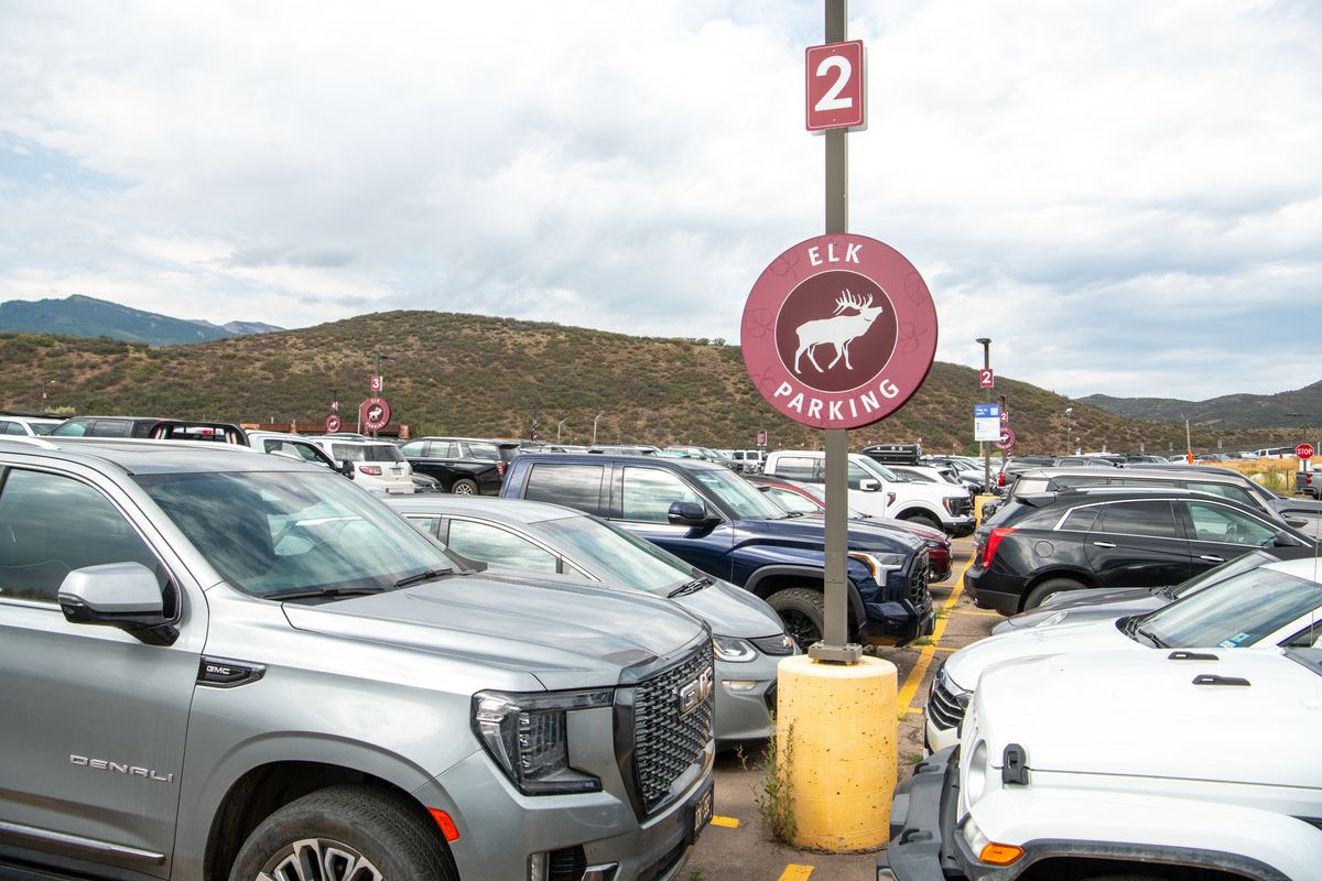 Airport parking fees would more than double under new propos...