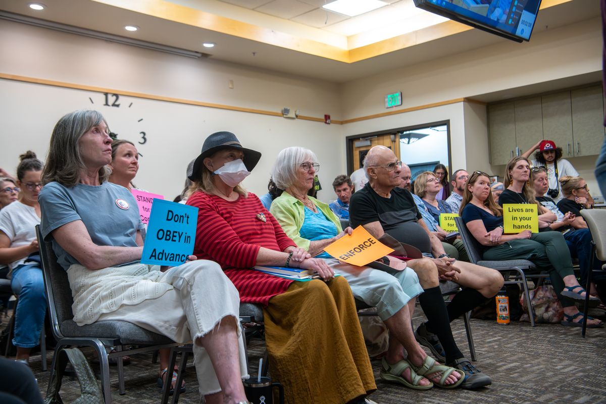 Glenwood council votes to sue ICE facility’s landlord