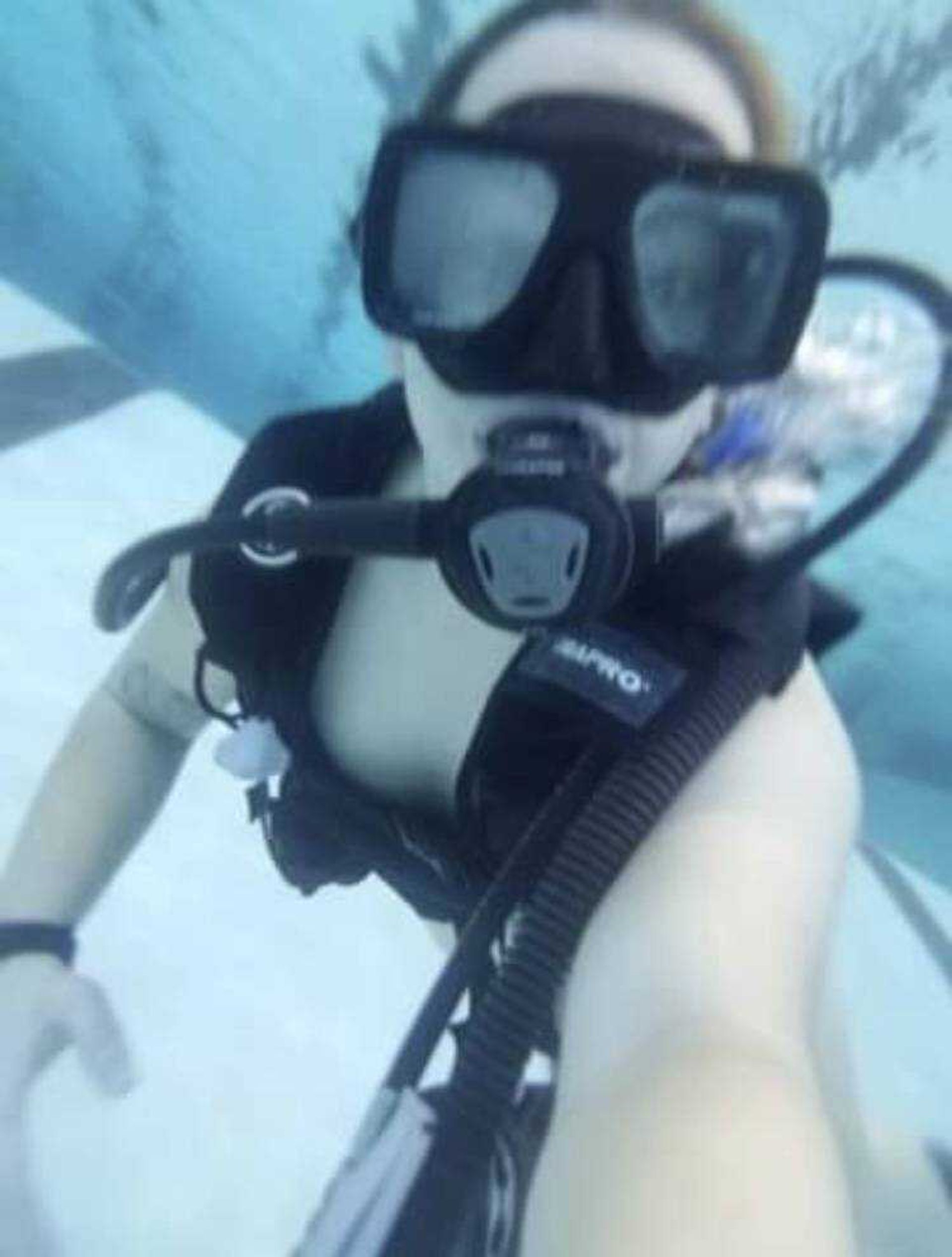 Tori Wright posing for a selfie while scuba diving at the Student Aquatic Center.