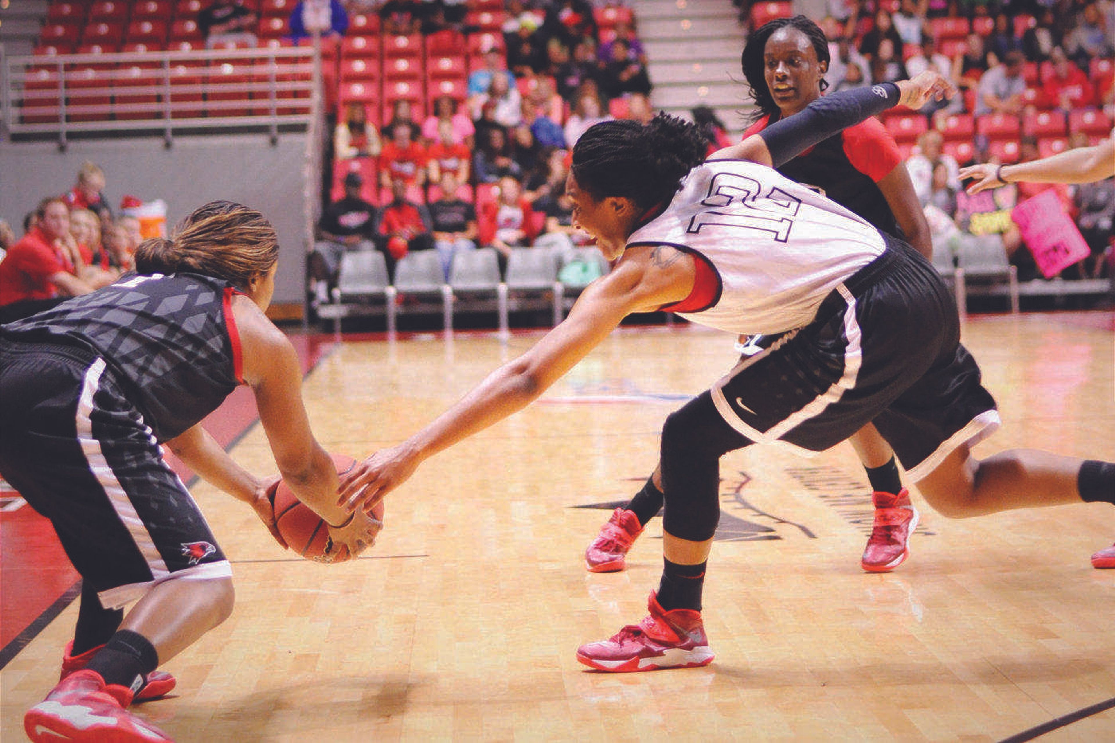 Women's basketball team sets sights on OVC tournament