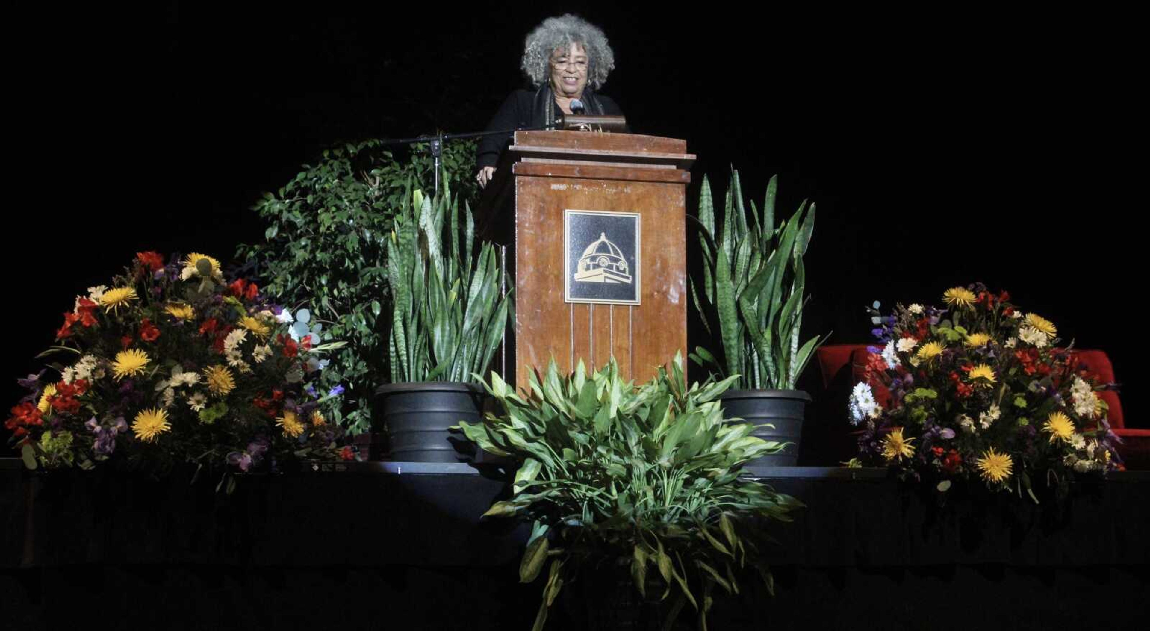 Angela Davis discusses racism, sexism, prison reform among other social issues; urges audience to “think globally” at MLK Celebration Dinner