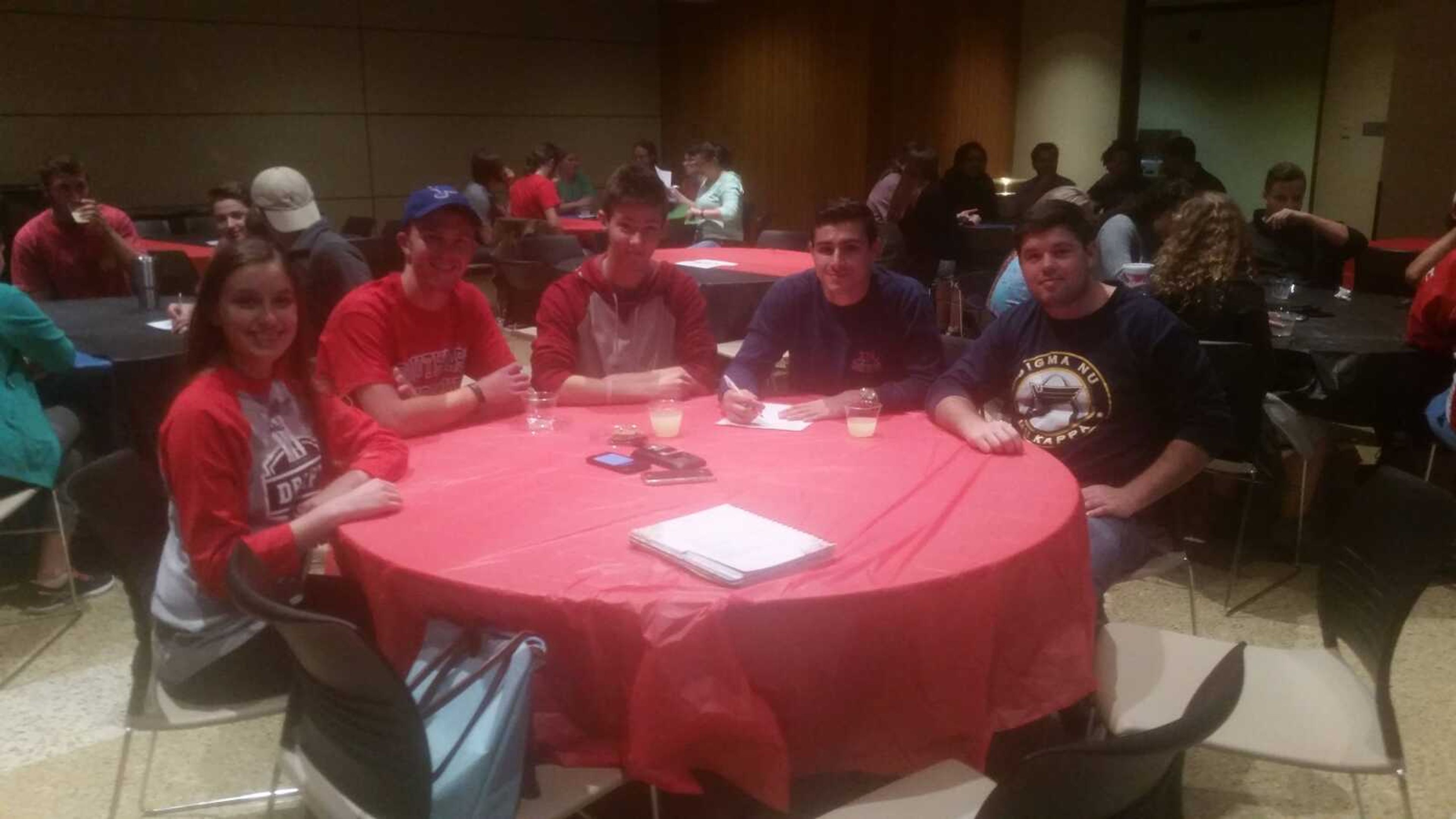 Homecoming planning committee hosts trivia night