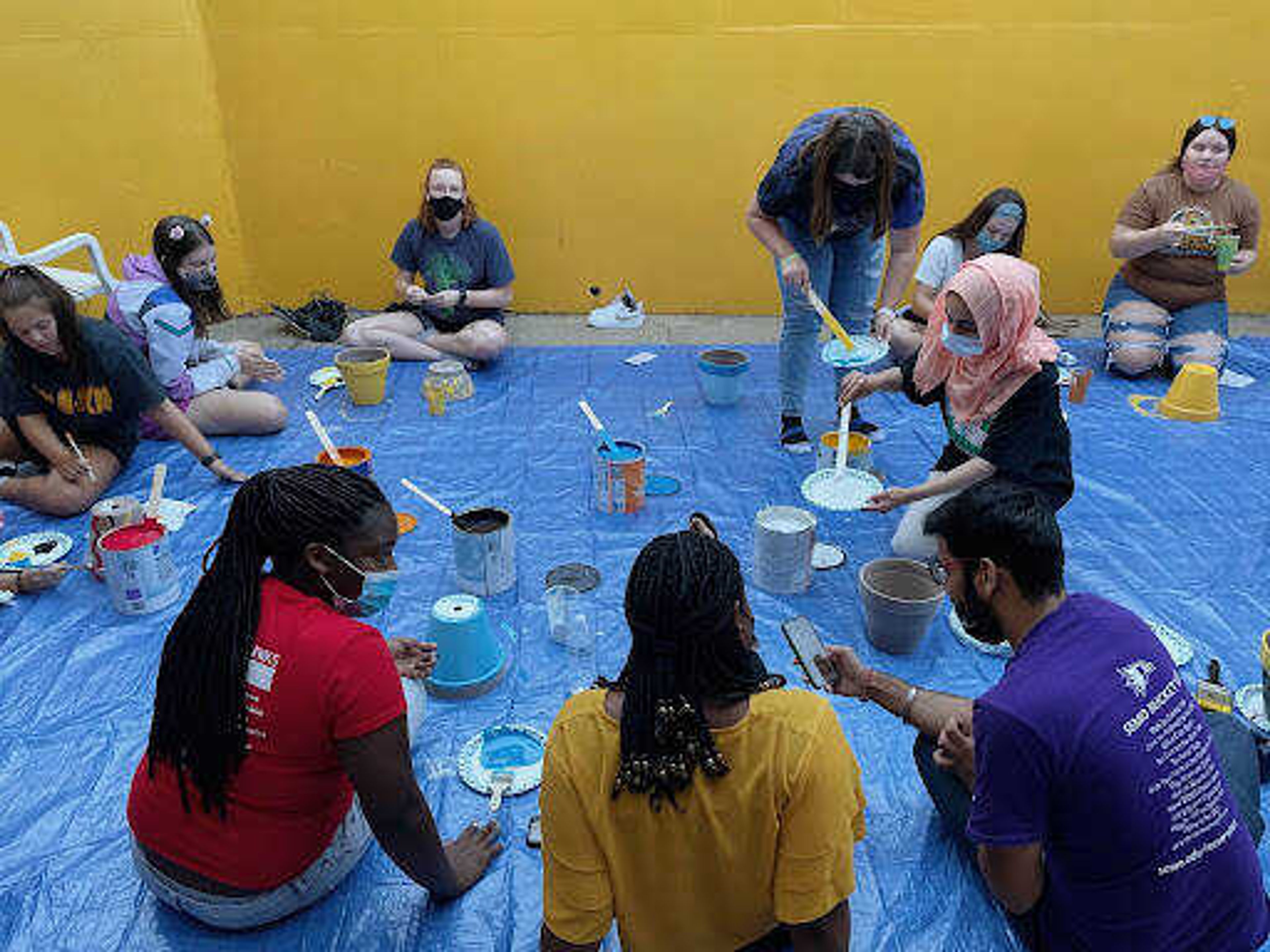 Southeast Sustainability Club paints flower pots for bees