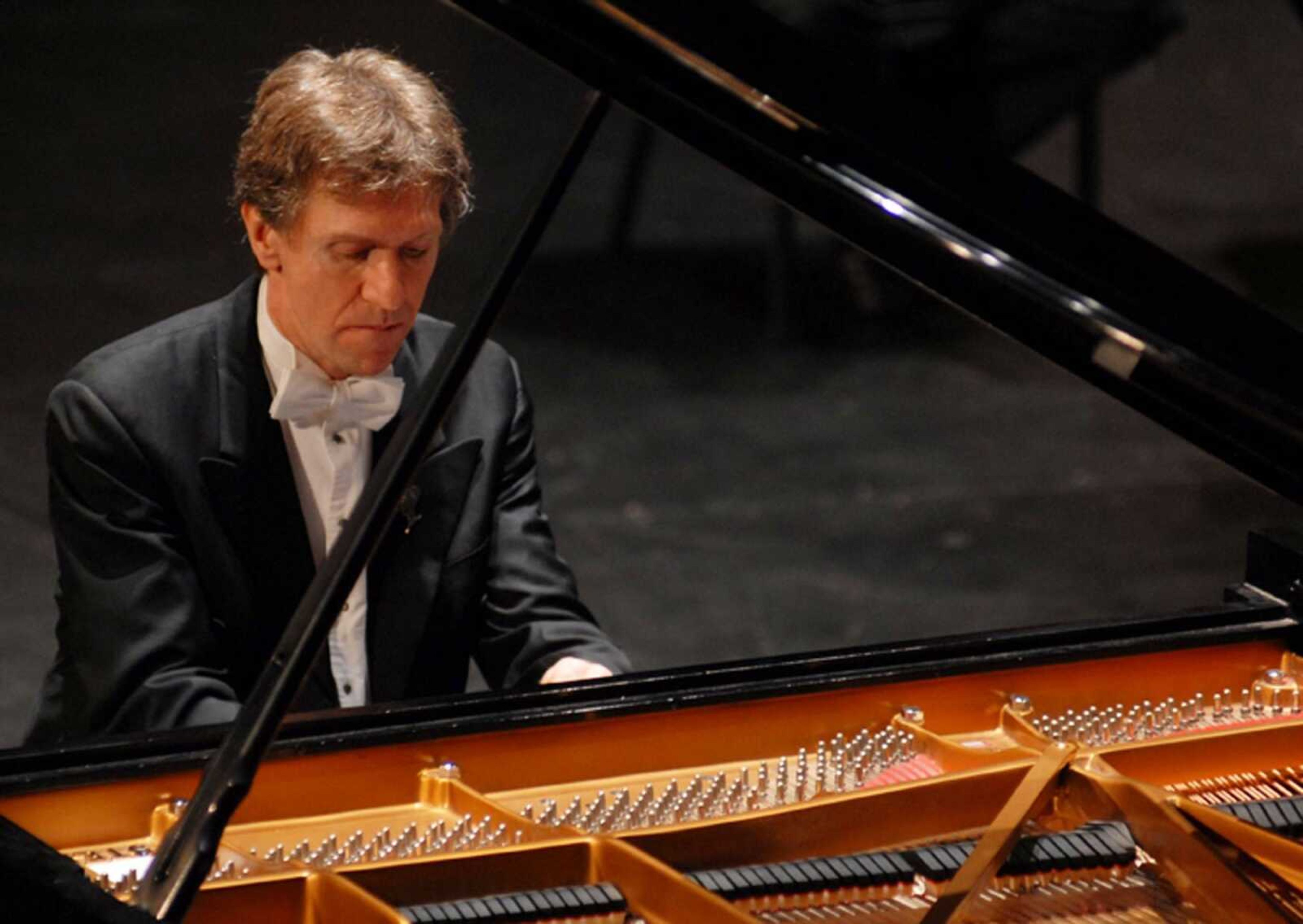 Concert pianist Jack Gibbons will perform at the Gala Season Opener at 7 p.m. on Oct. 9. Submitted photo