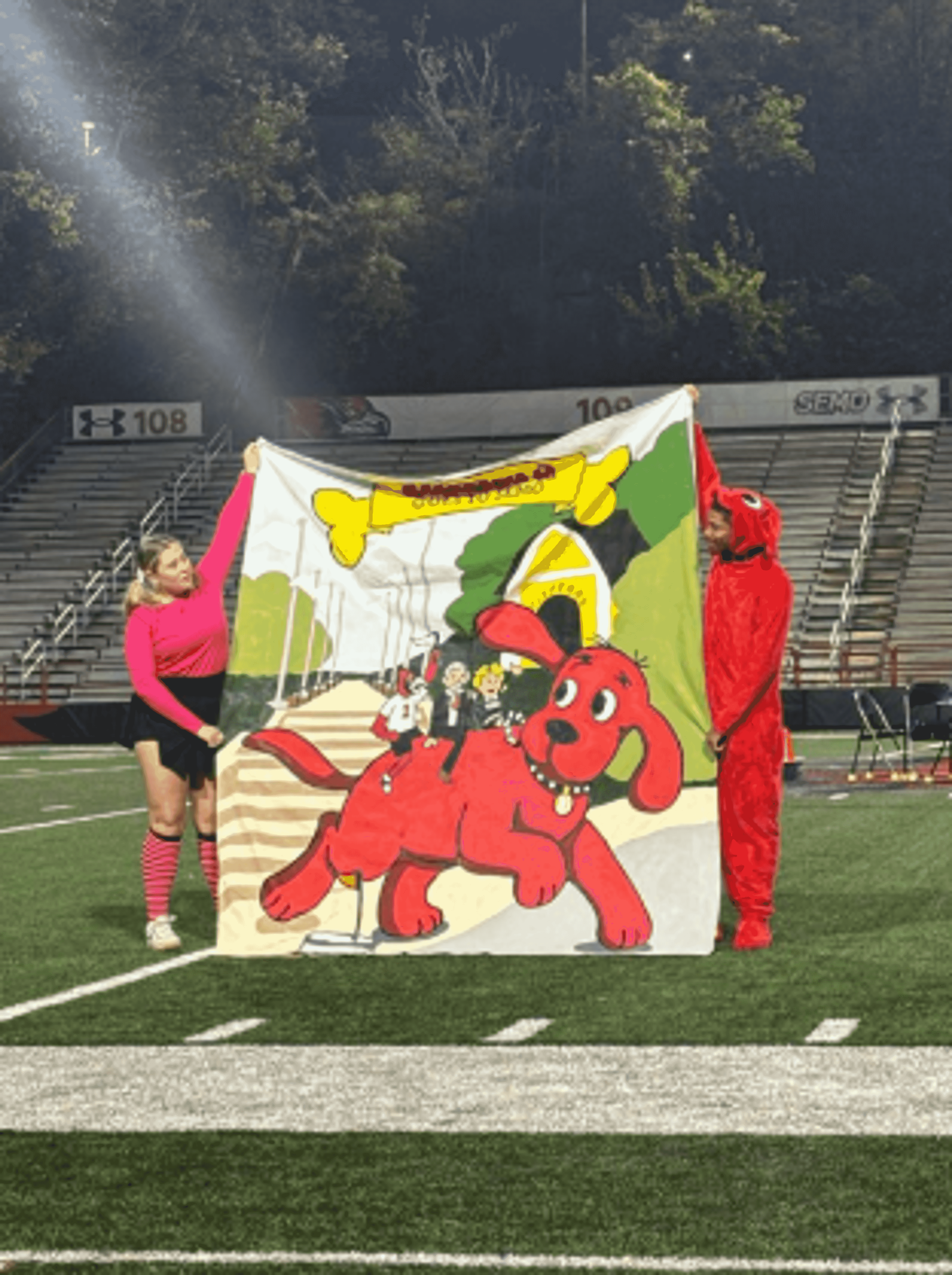 Reagan Beasley and Jalik Smith present the Clifford banner painted by our pairing. 