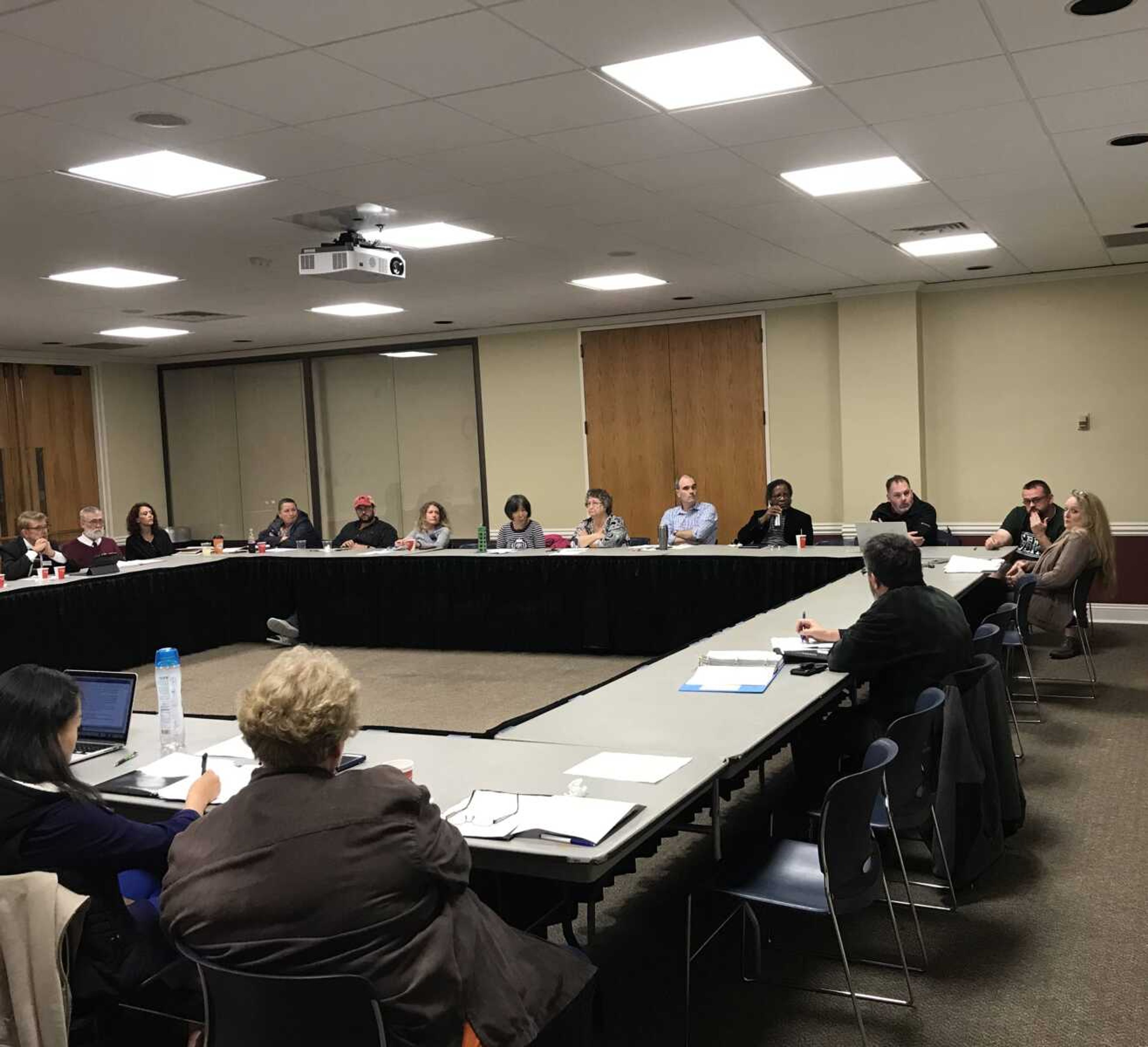 Communication issues and adjustments discussed at faculty senate meeting