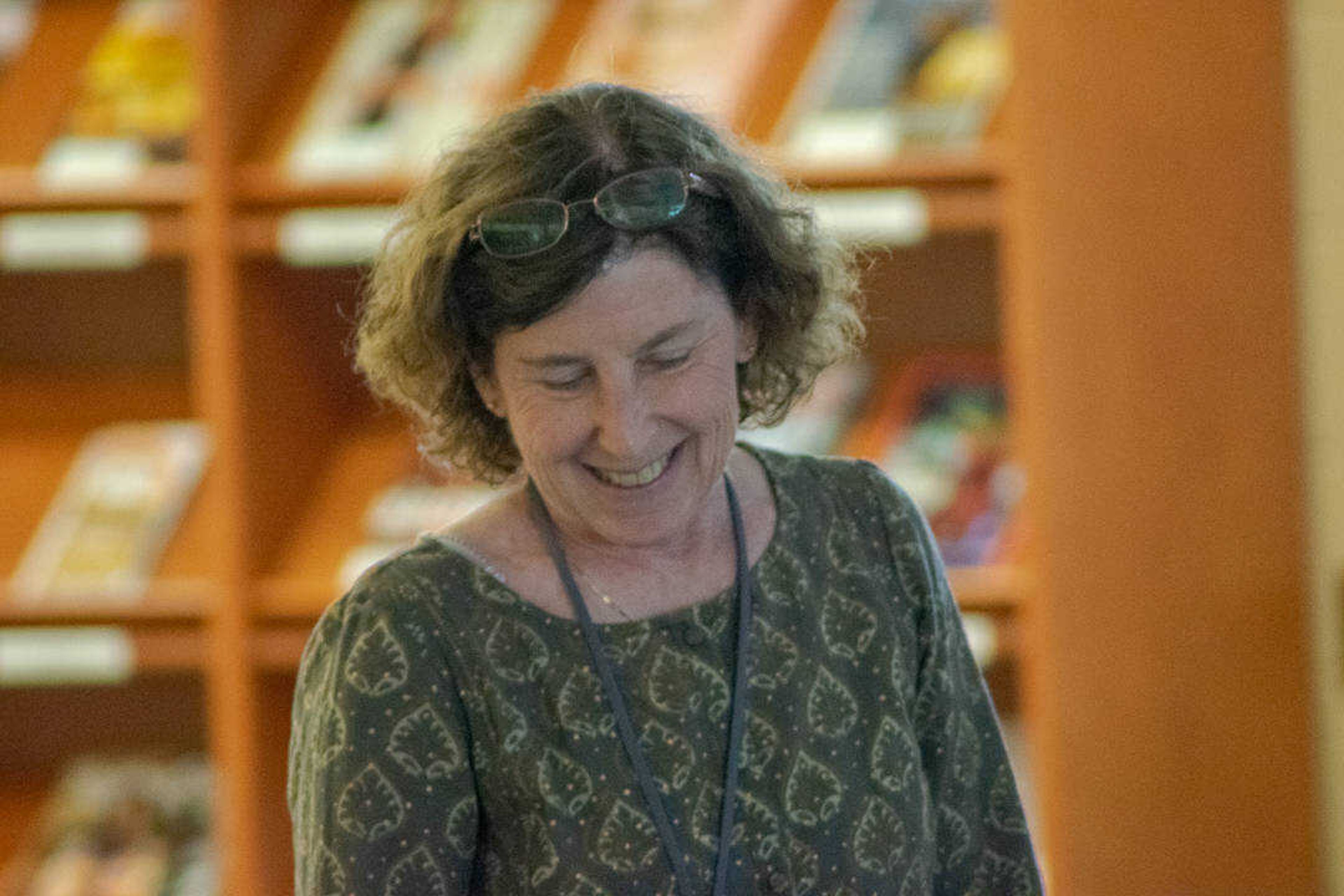 Dr. Margaret Hill, Professor of Chemistry and Physics, speaks at first Athenaeum lecture in Kent Library, Wednesday, Aug. 28.
