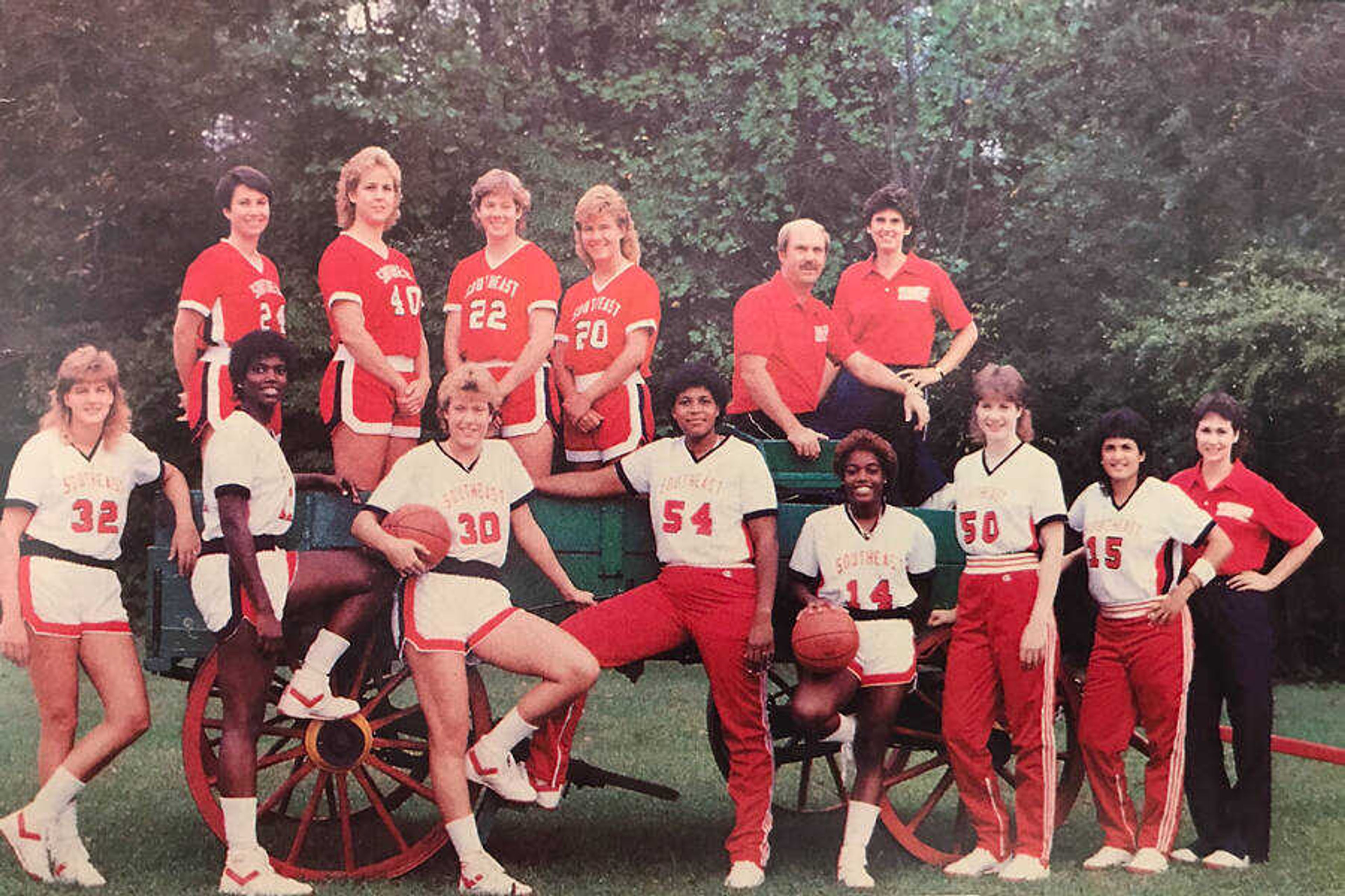 The members of the 1986-87 women’s basketball team pose for a team photo.