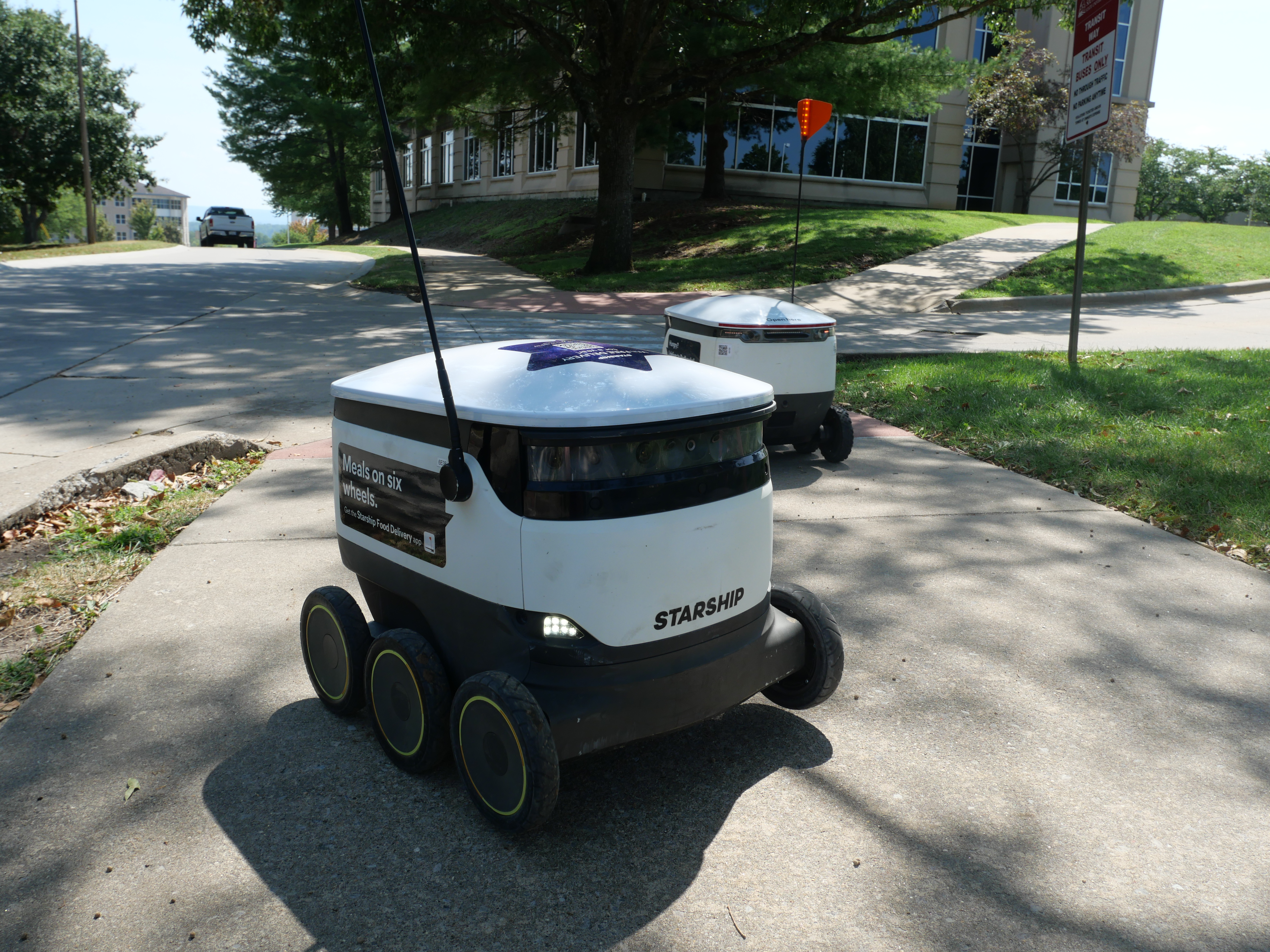 New robots deliver food and entertainment to SEMO students