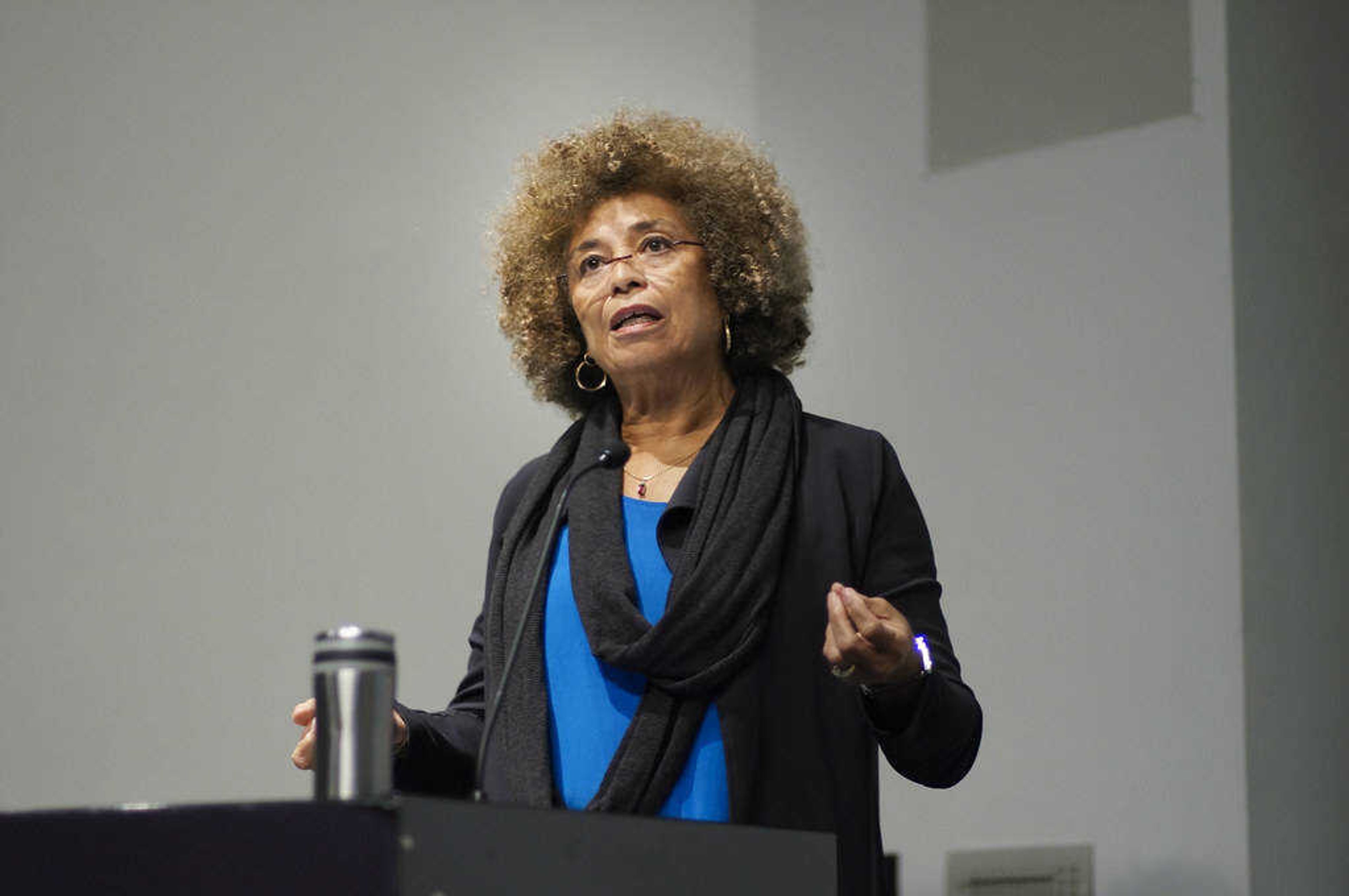 Faculty, alumni show support for Angela Davis