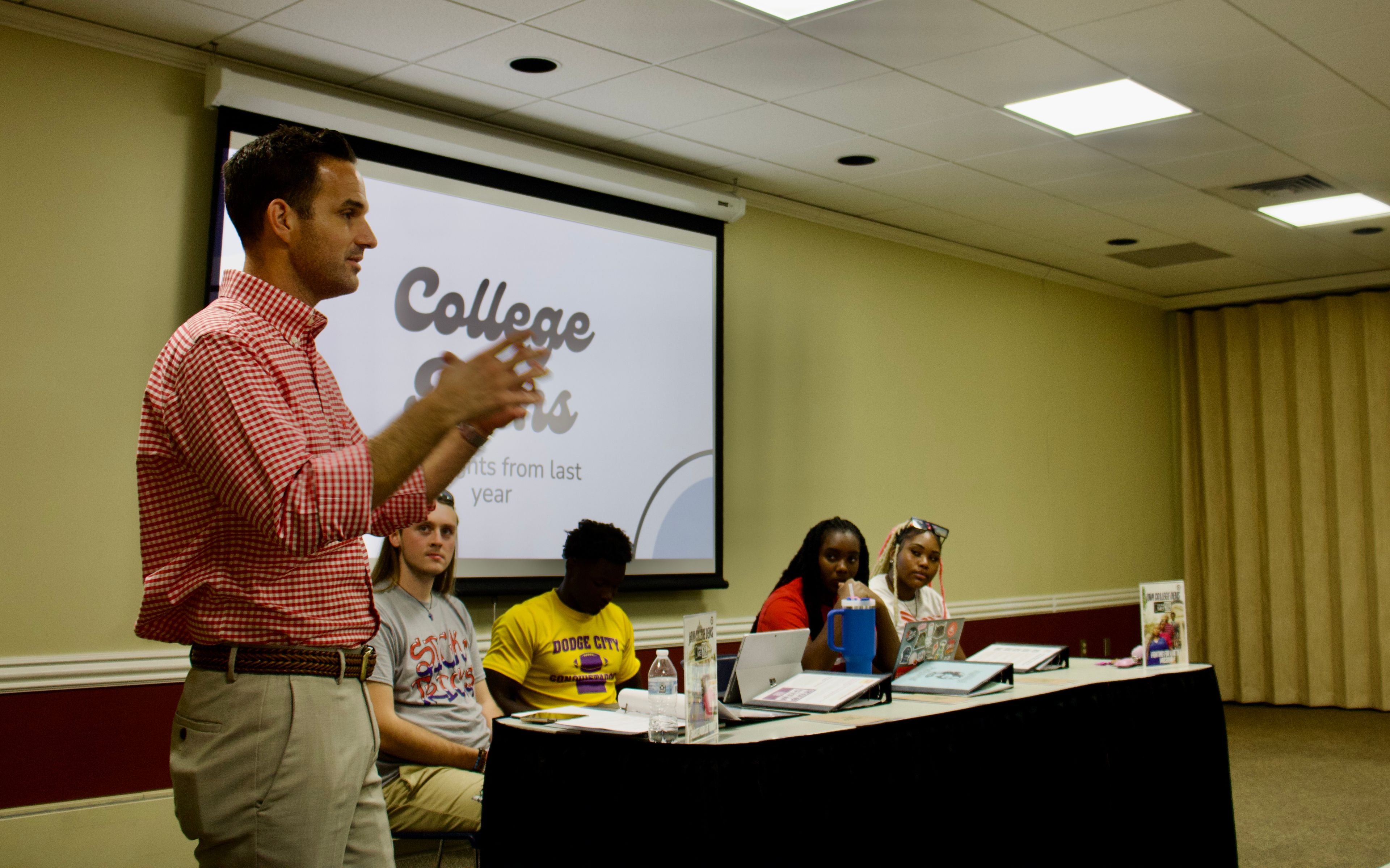 Dan Presson, assistant vice president for SEMO Economic & Workforce Development, presents to students during the College Democrats of SEMO General Body Meeting on Wednesday, Aug. 28.