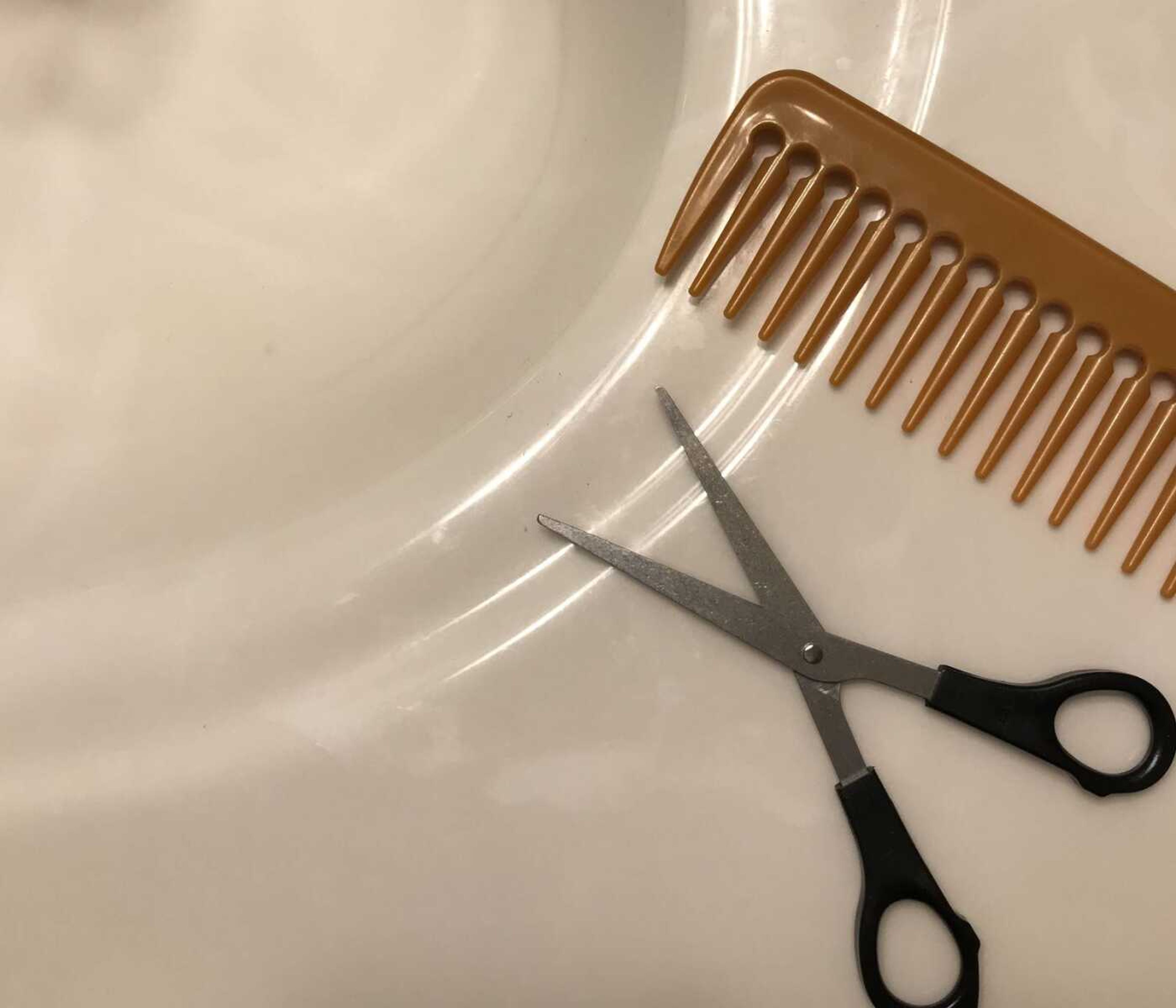 Put down the scissors! Don’t touch your hair during quarantine until you read these tips from stylists!