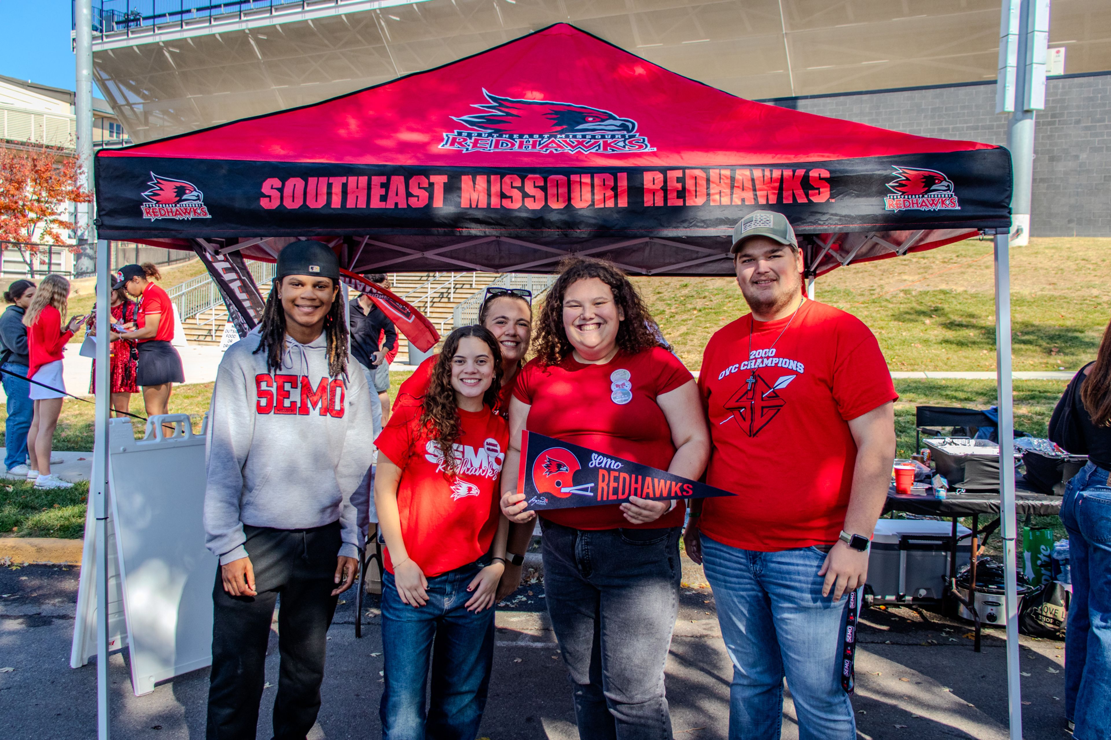 SEMO students pose for a photo. 